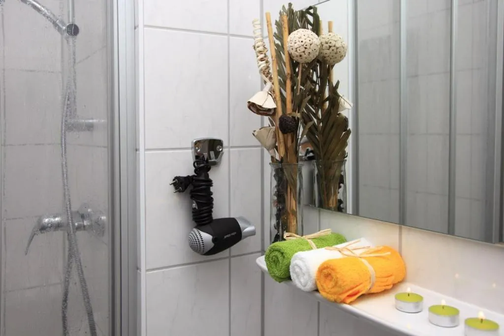 Shower in Hotel-Pension Cortina