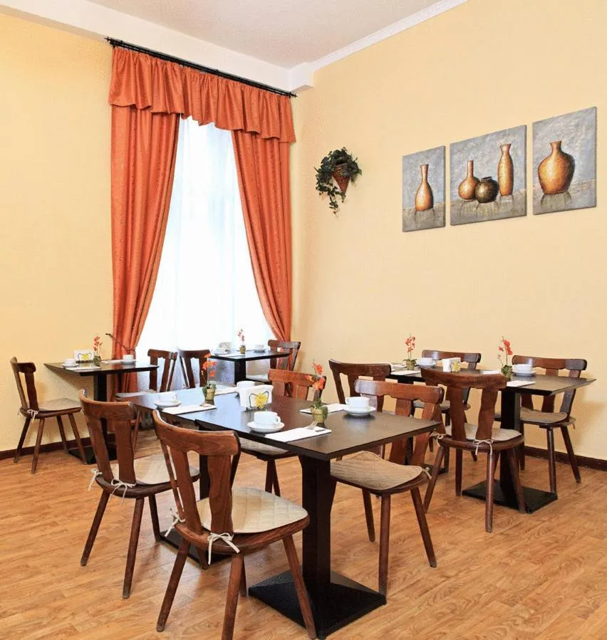 Restaurant/places to eat in Hotel-Pension Cortina