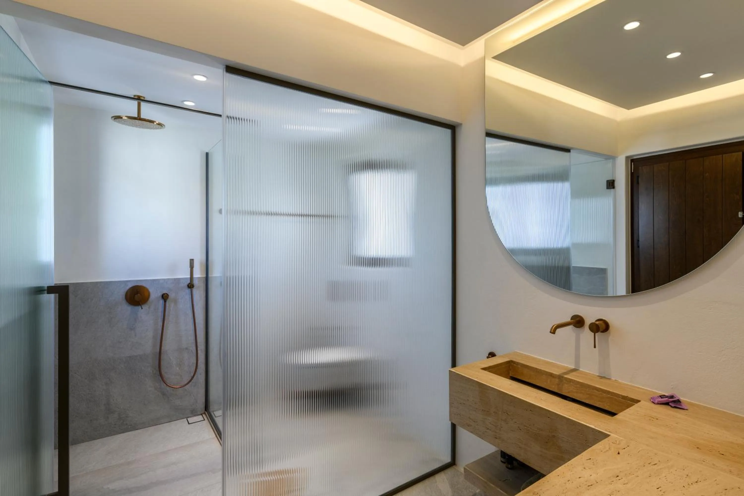 Shower in Charisma Hotel and Wellness Club