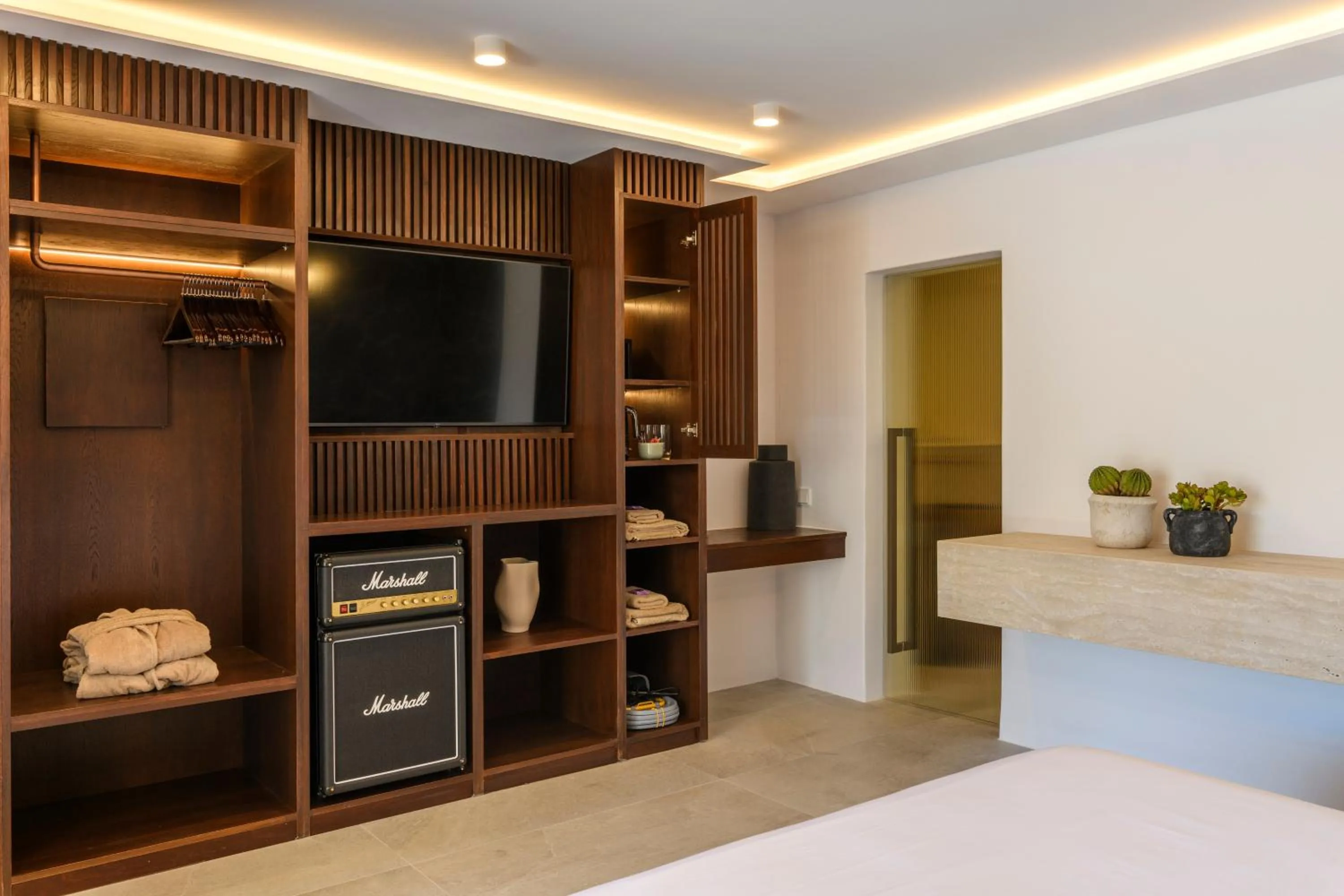 TV and multimedia, Bed in Charisma Hotel and Wellness Club