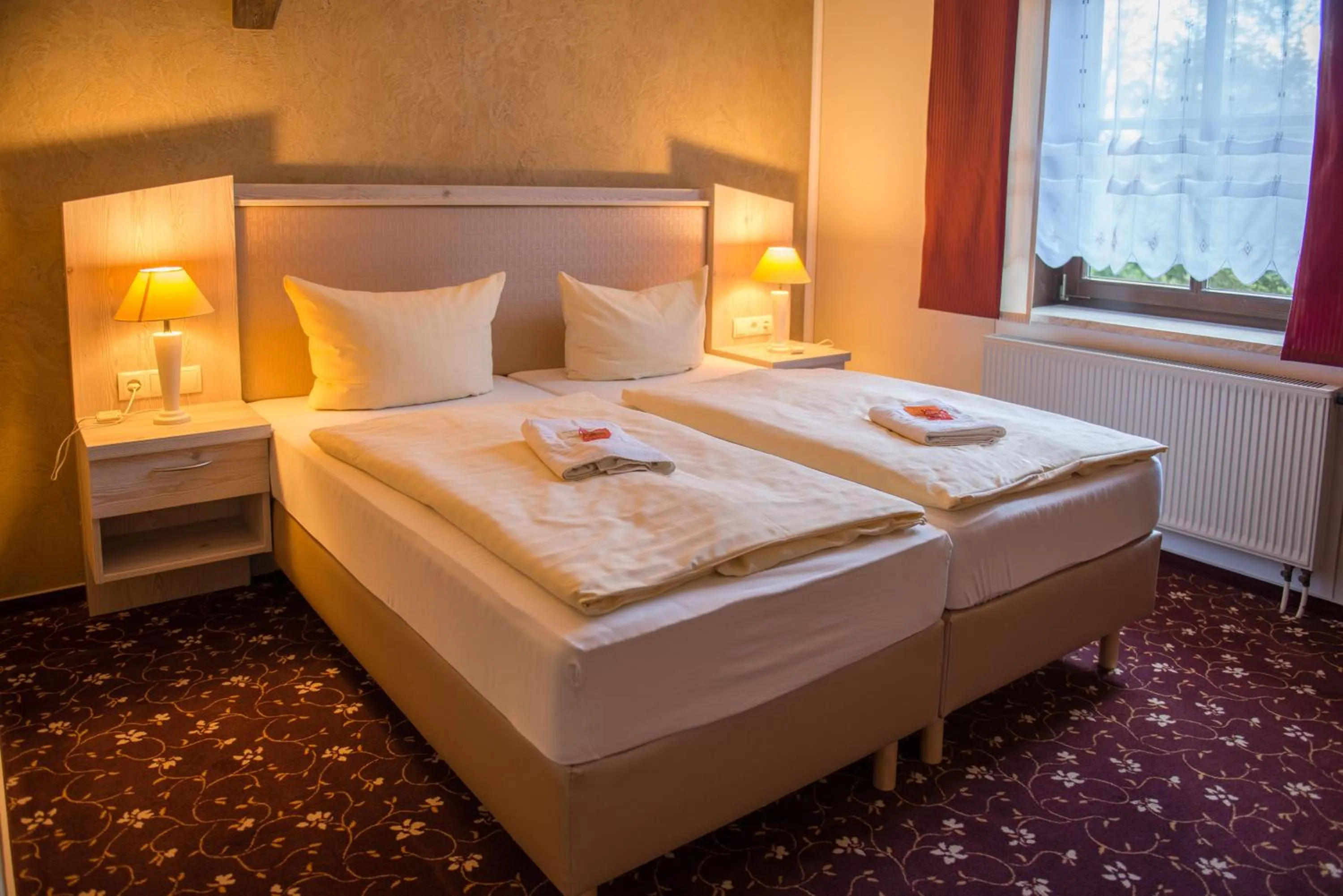 Photo of the whole room, Bed in Flair-Waldhotel Mellestollen