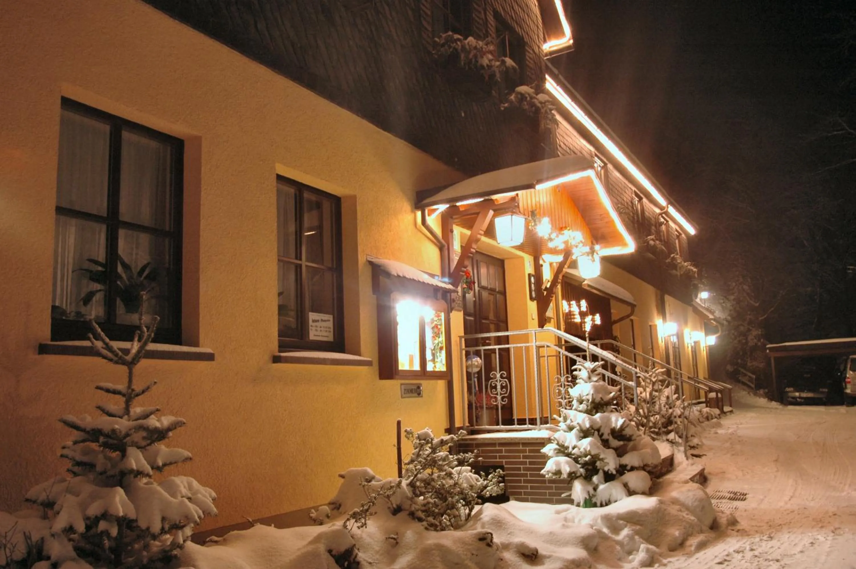 Facade/entrance in Flair-Waldhotel Mellestollen