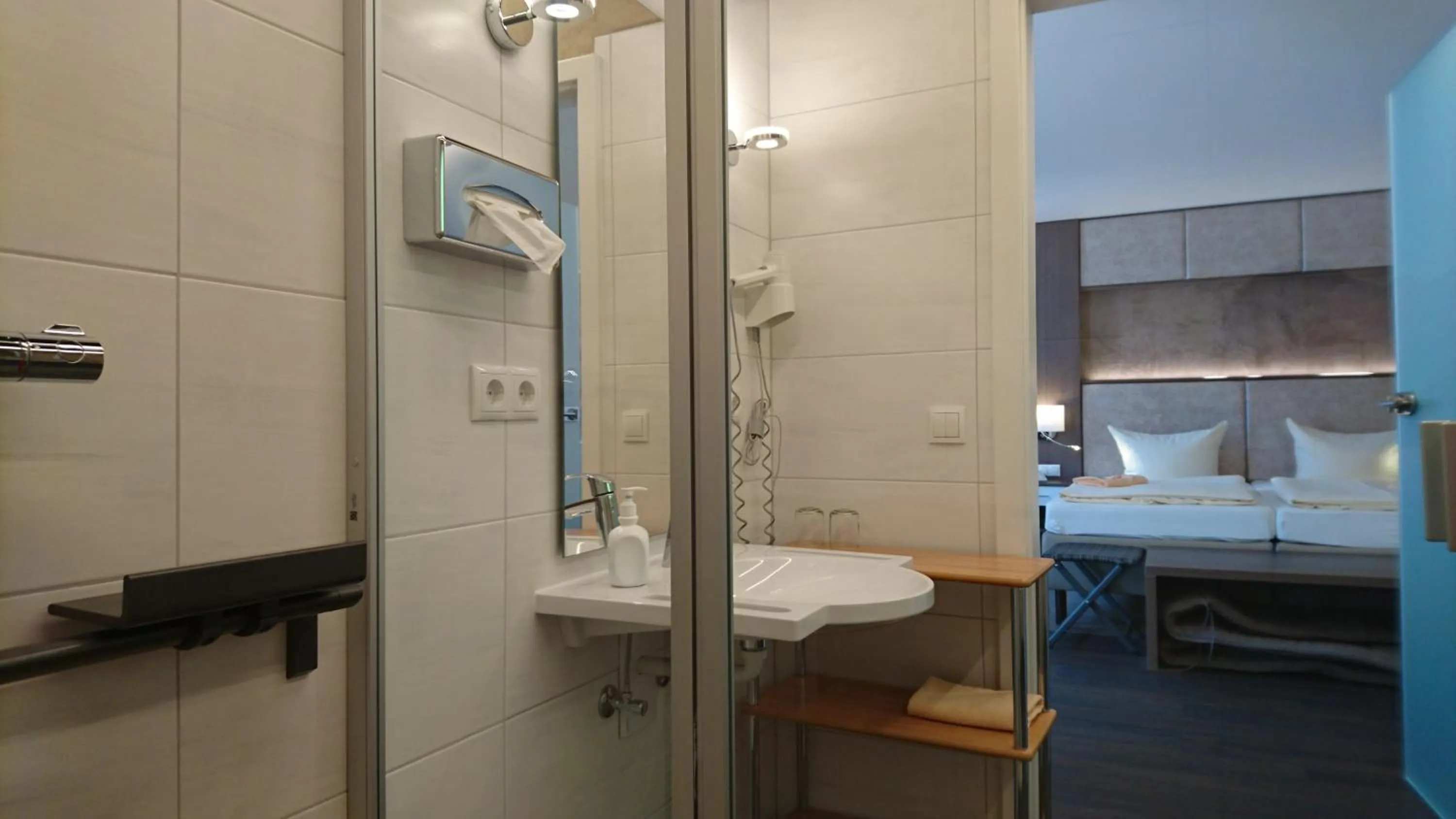 Shower in Flair-Waldhotel Mellestollen