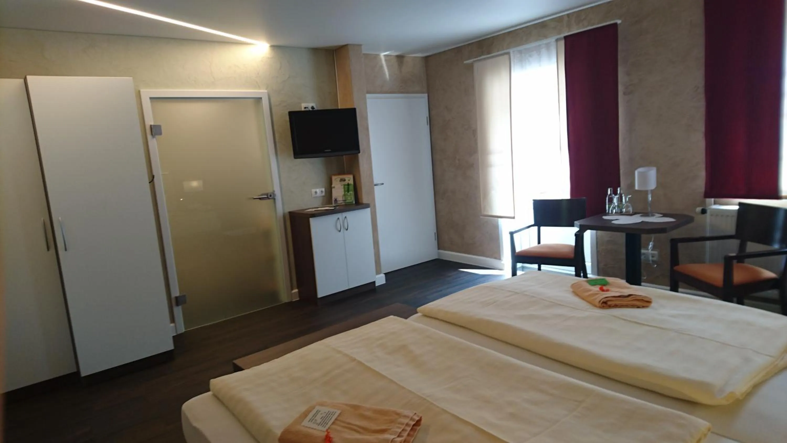 Bedroom, Bed in Flair-Waldhotel Mellestollen