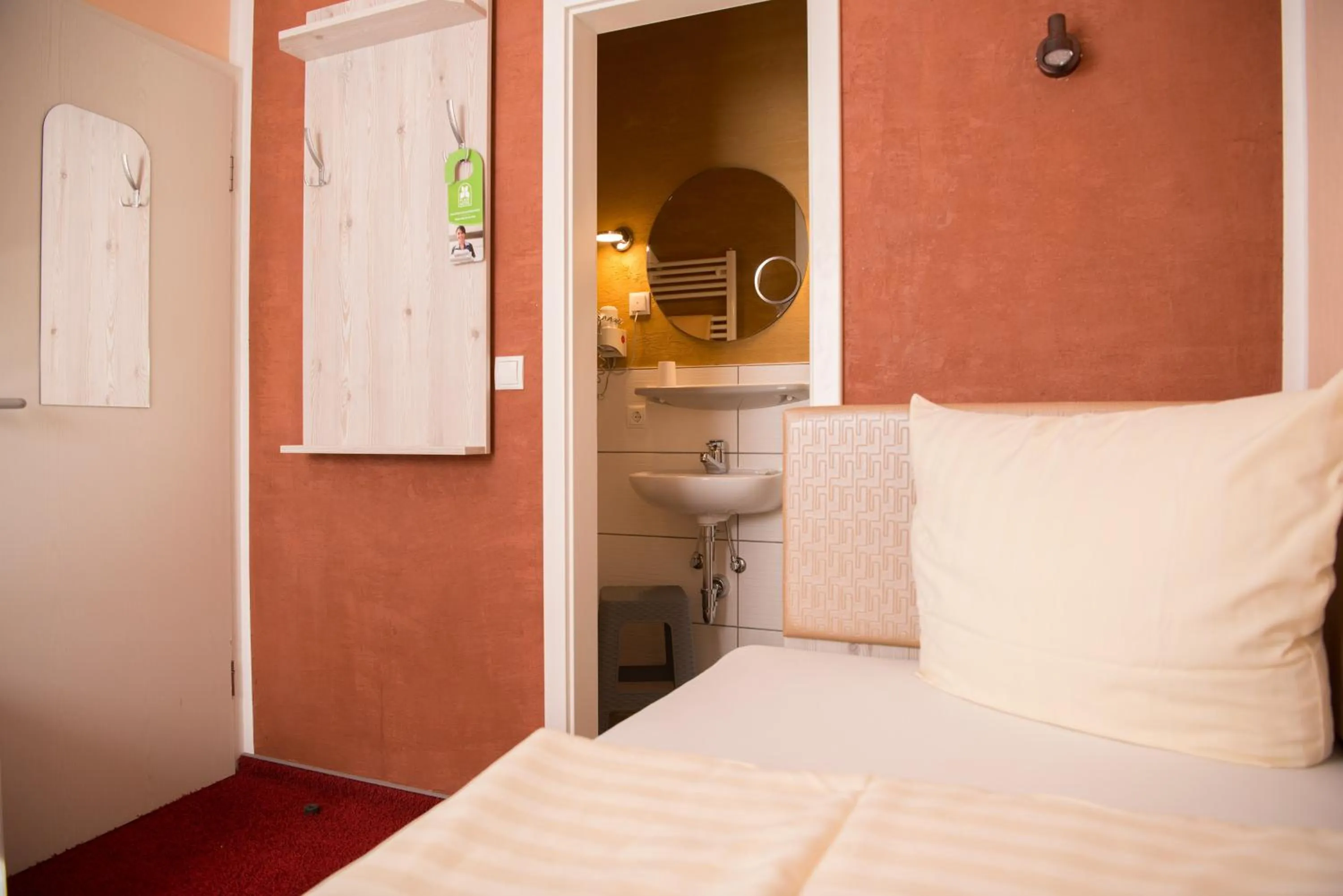 Photo of the whole room, Bed in Flair-Waldhotel Mellestollen