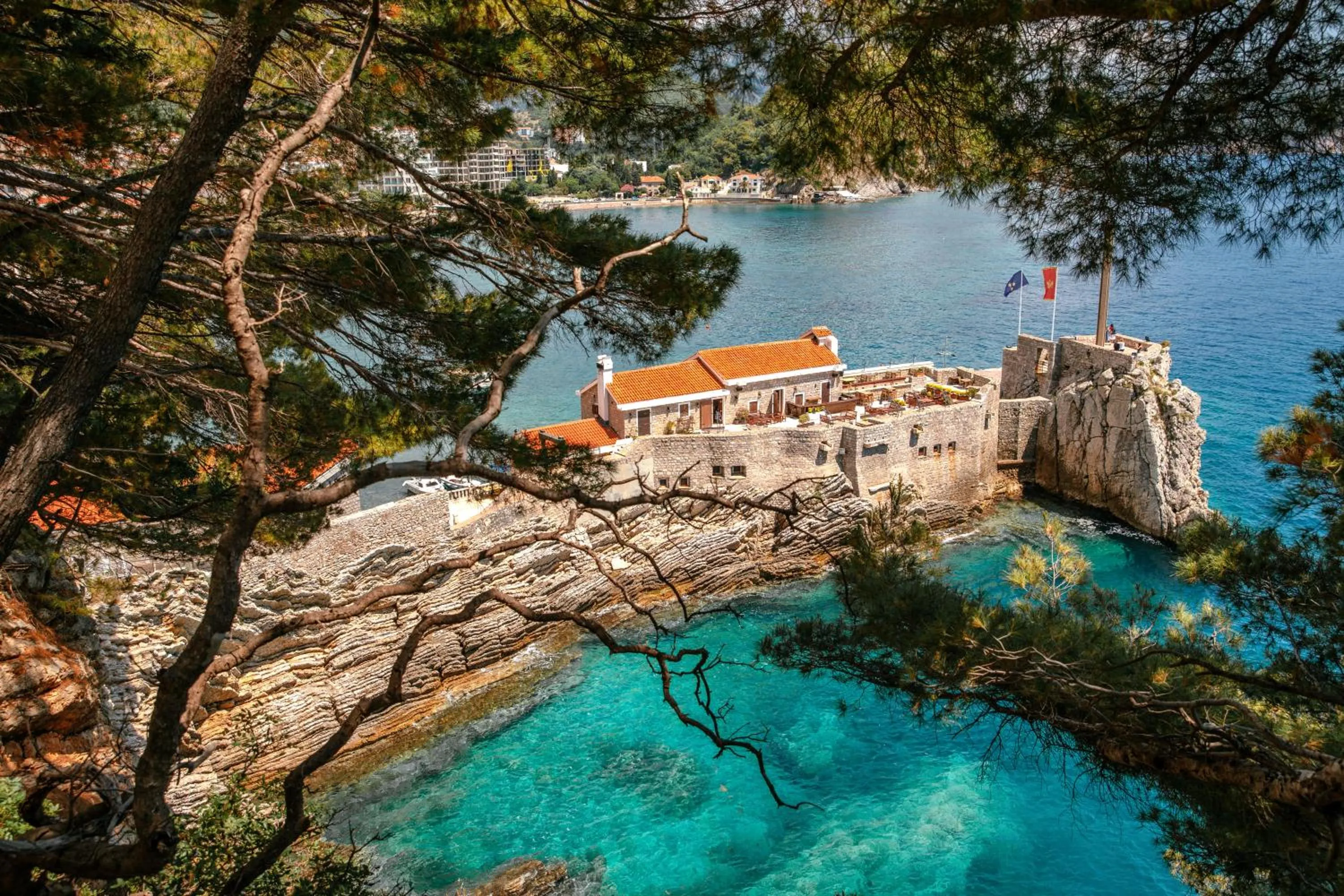 Nearby landmark in Luxury Apartments Queen