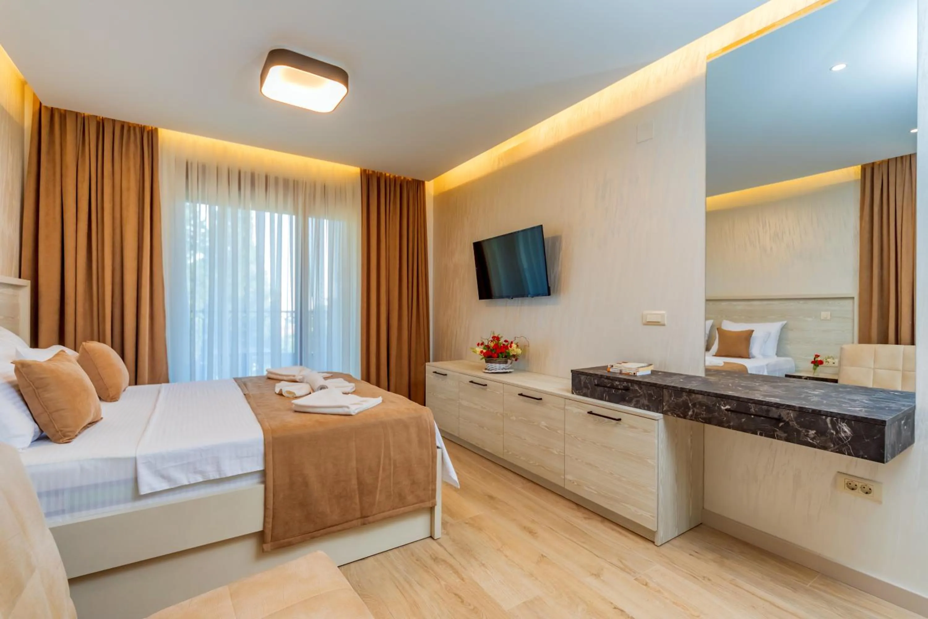 Bedroom, Bed in Luxury Apartments Queen