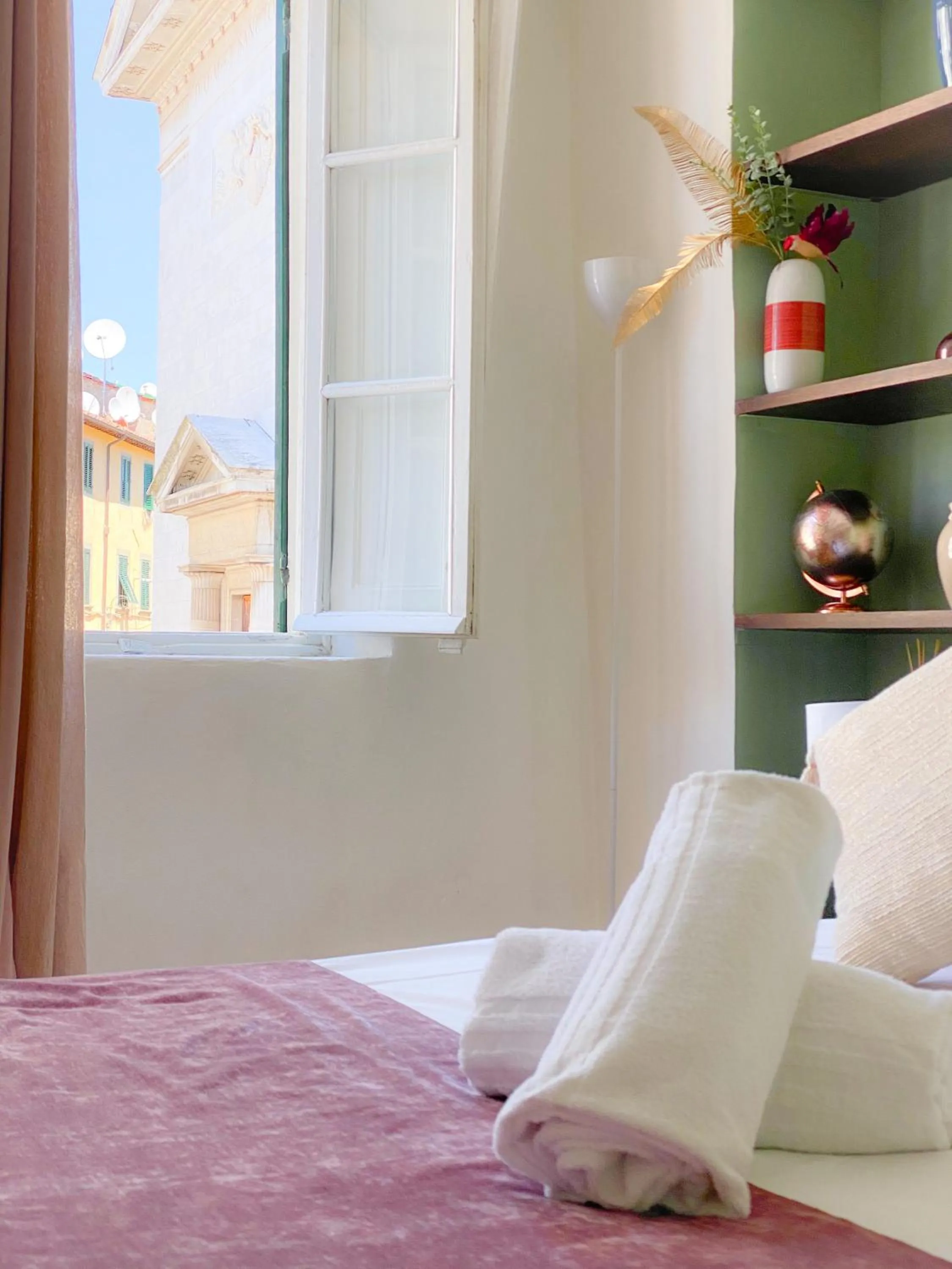 Bedroom, Bed in OROROSA Lucca City Center Apartment