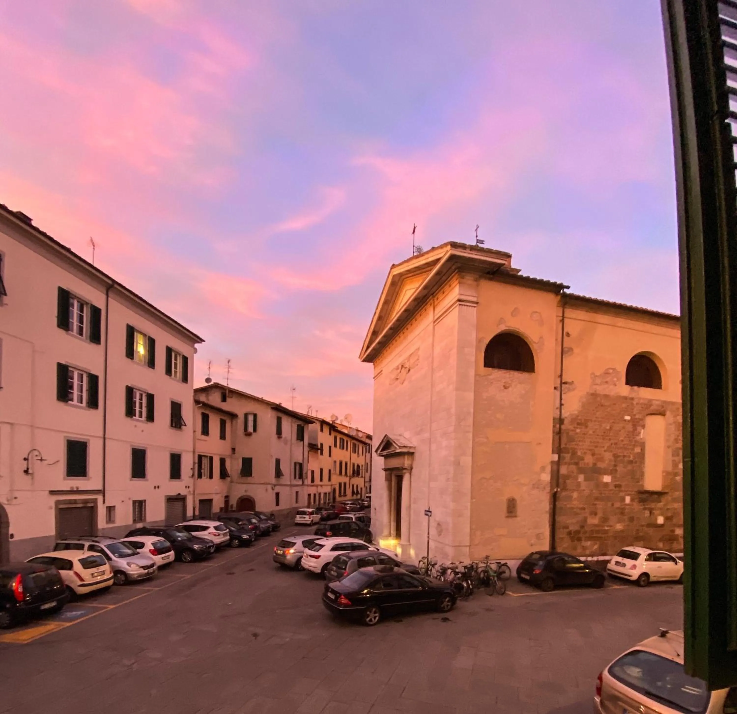 Property building in OROROSA Lucca City Center Apartment