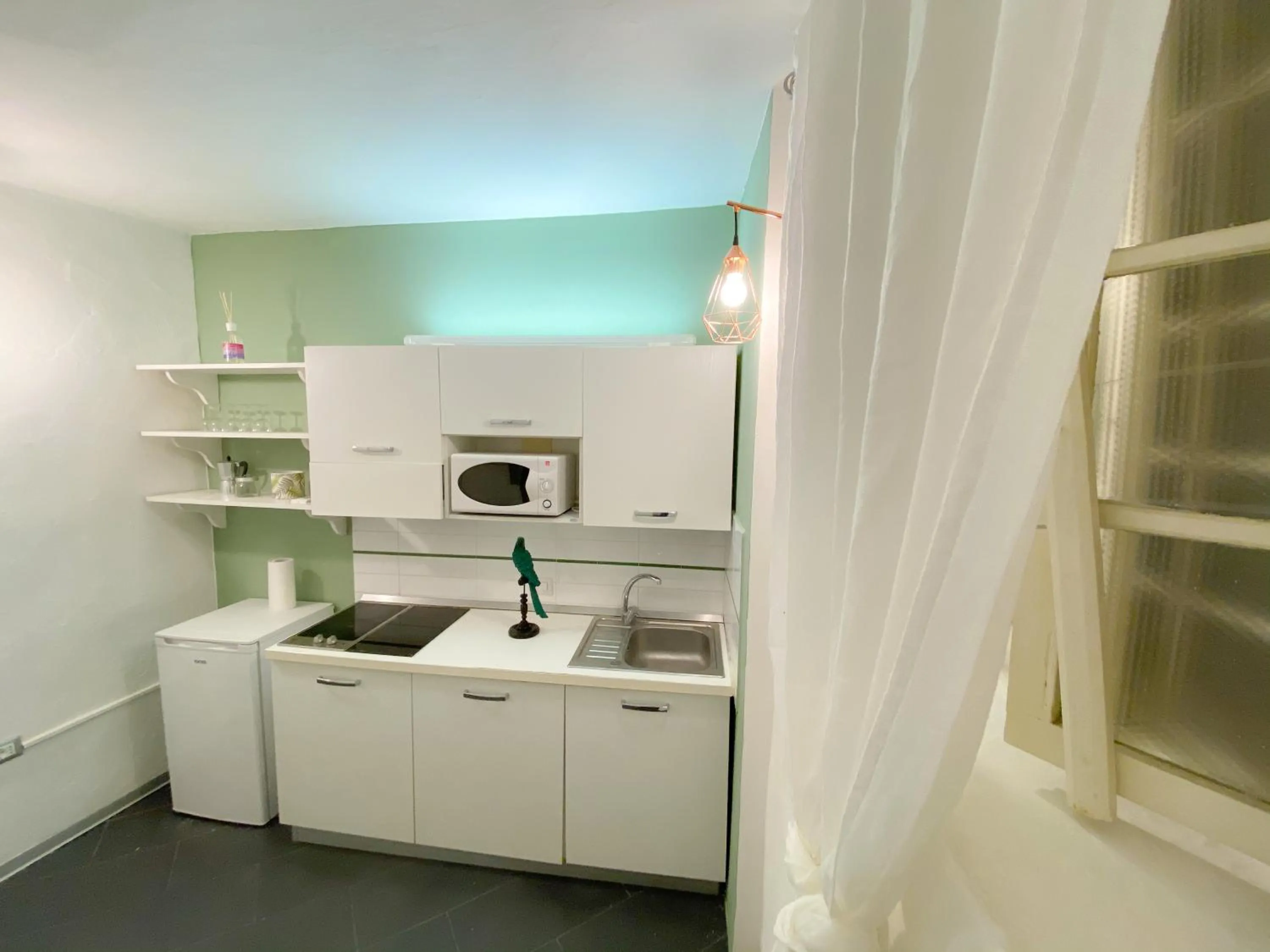 Kitchen or kitchenette in OROROSA Lucca City Center Apartment