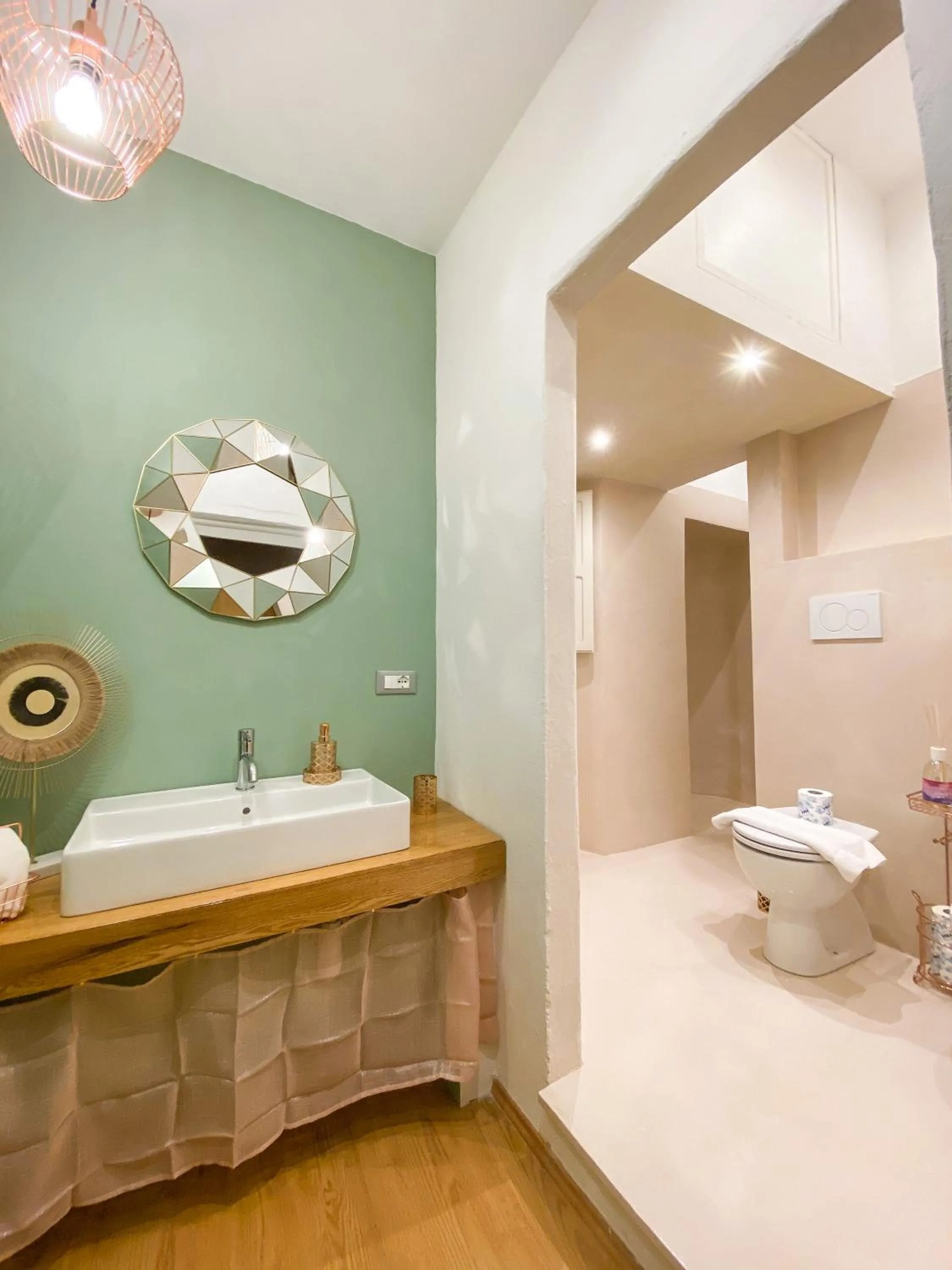 Shower in OROROSA Lucca City Center Apartment