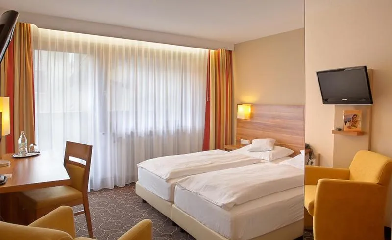 Photo of the whole room, Bed in Flair Hotel Weinstube Lochner