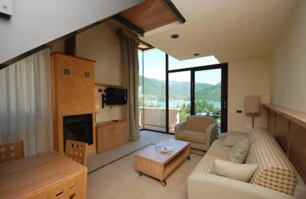 Communal lounge/ TV room in Tassido Coda Resort