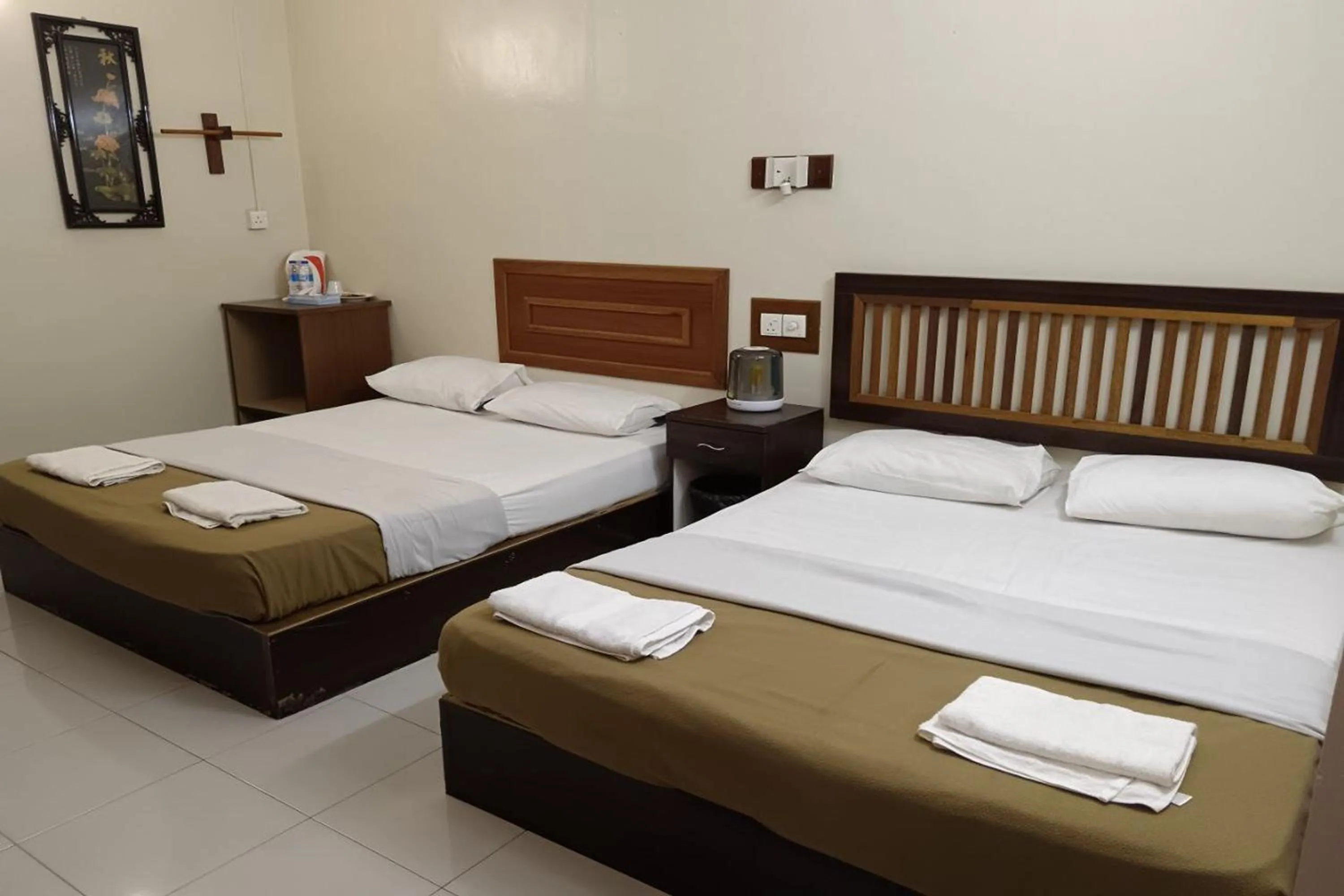 Photo of the whole room, Bed in Fins Hotel, Alor Setar