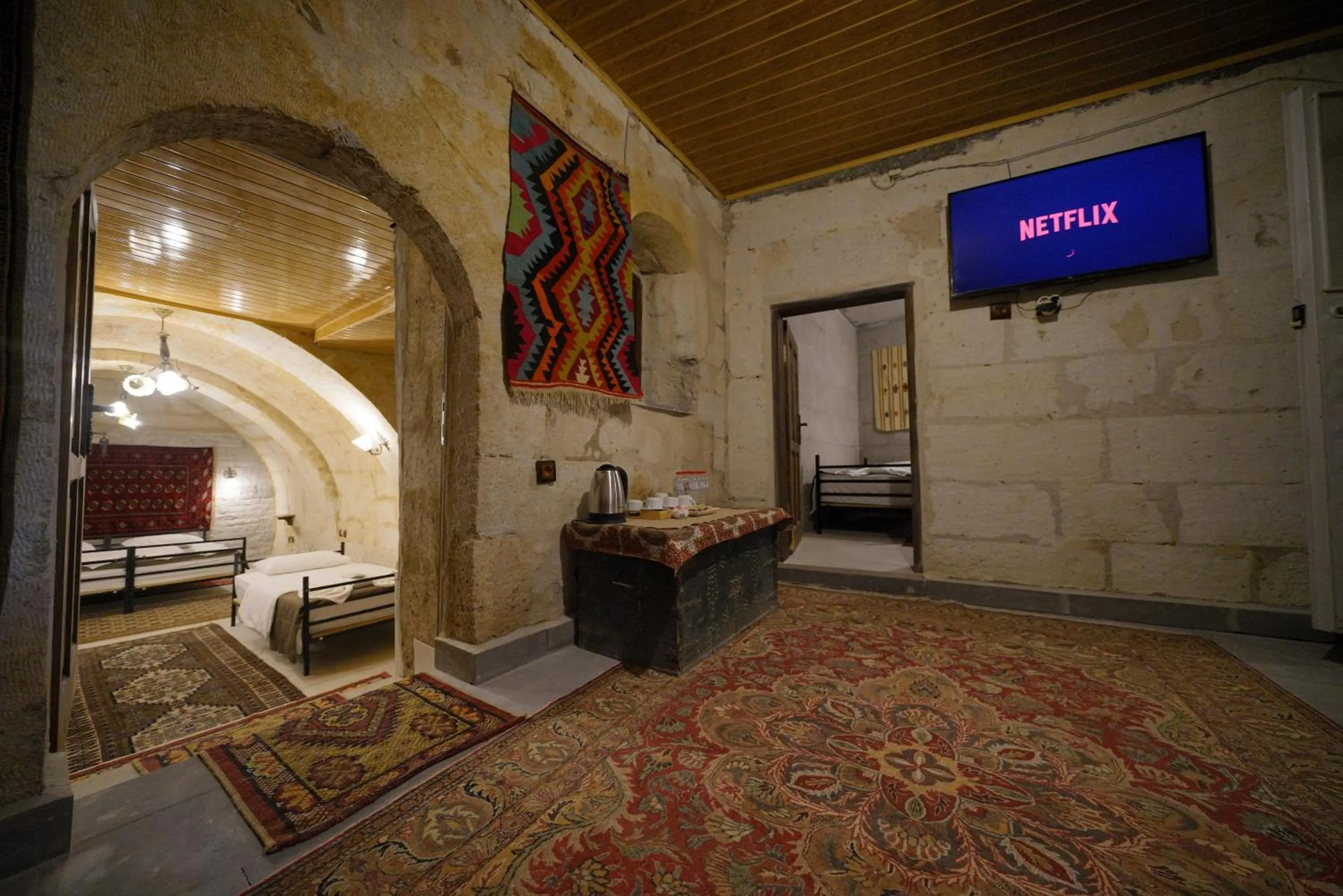 TV and multimedia, Bed in View Cave Hotel