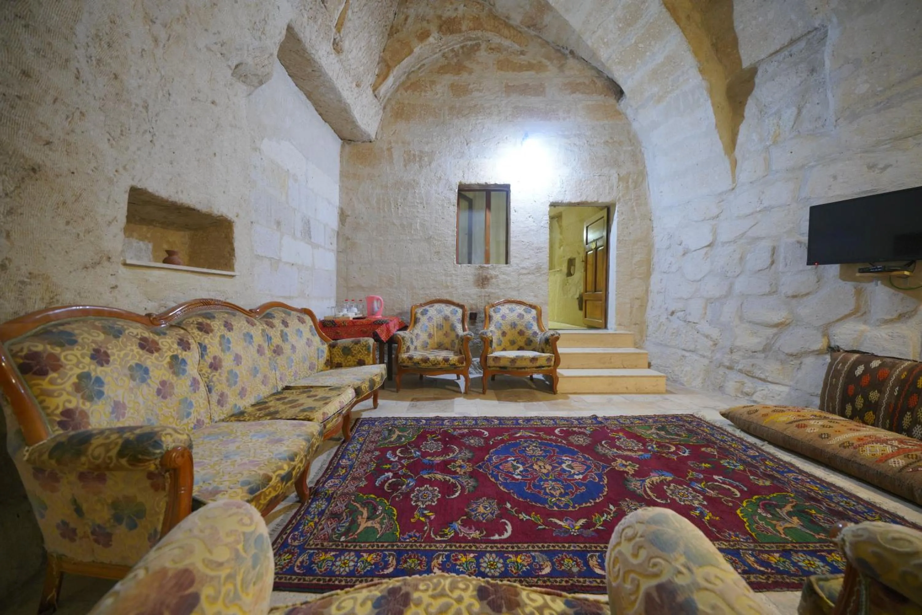 TV and multimedia in View Cave Hotel