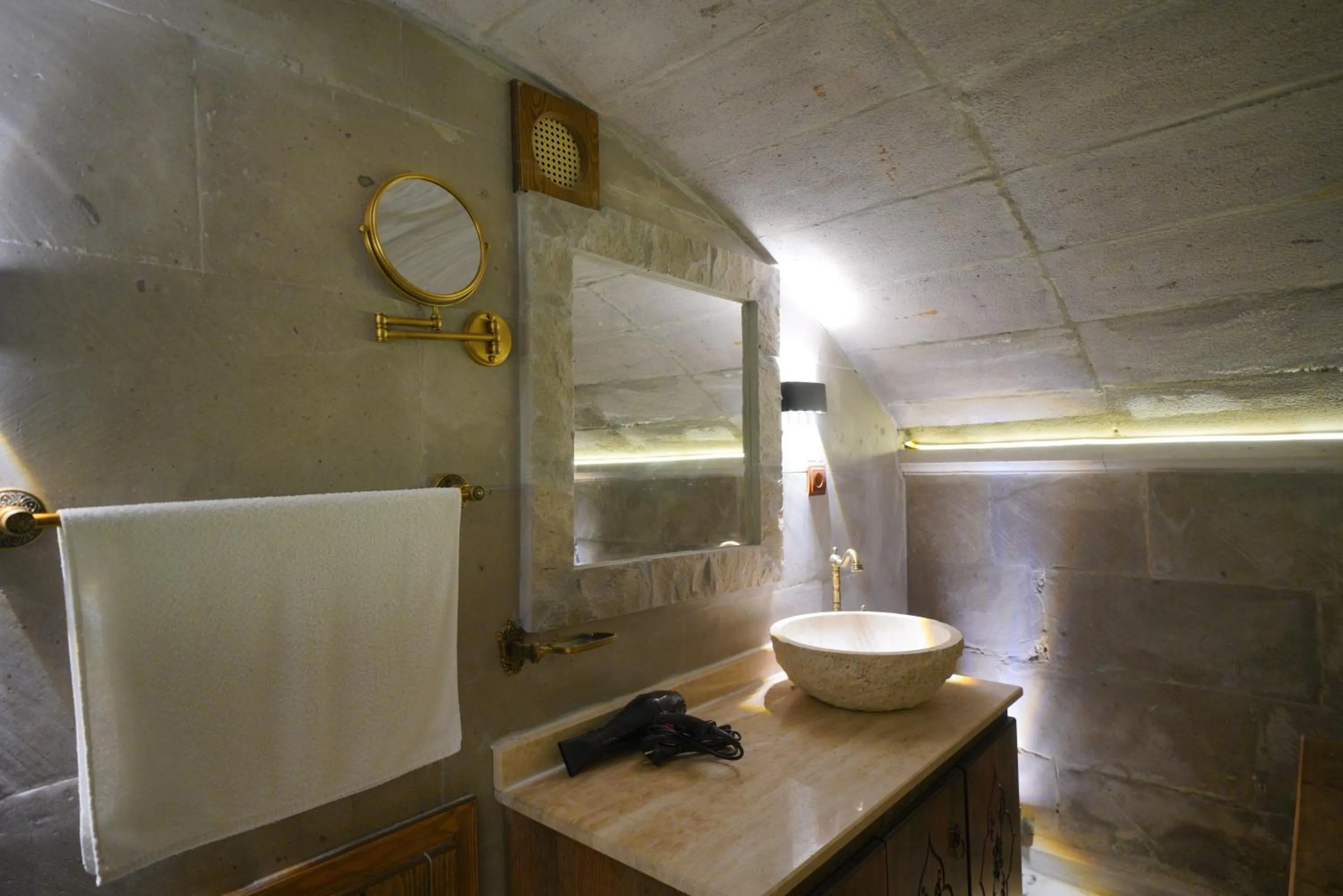 Shower in View Cave Hotel