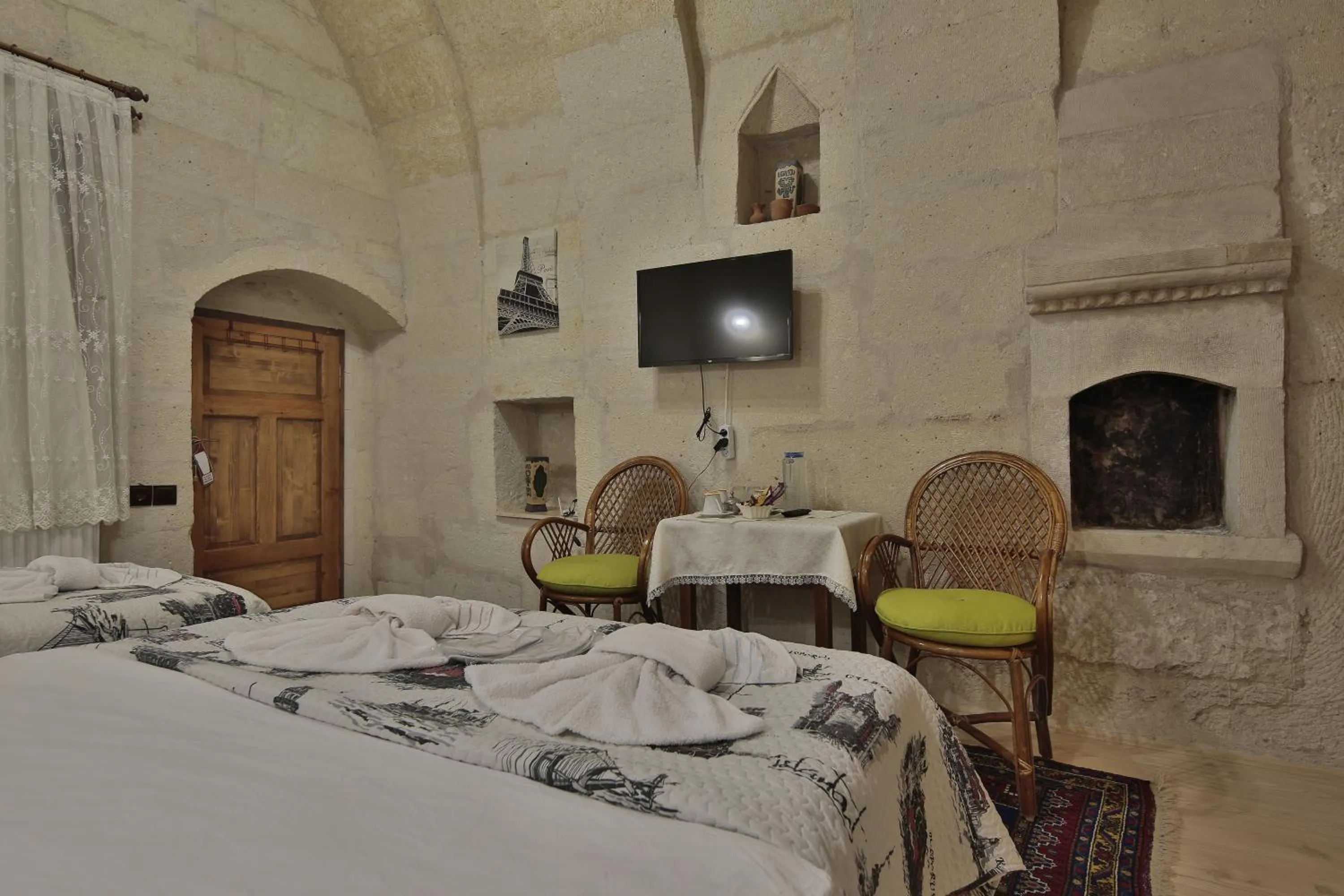 Toilet, Bed in View Cave Hotel