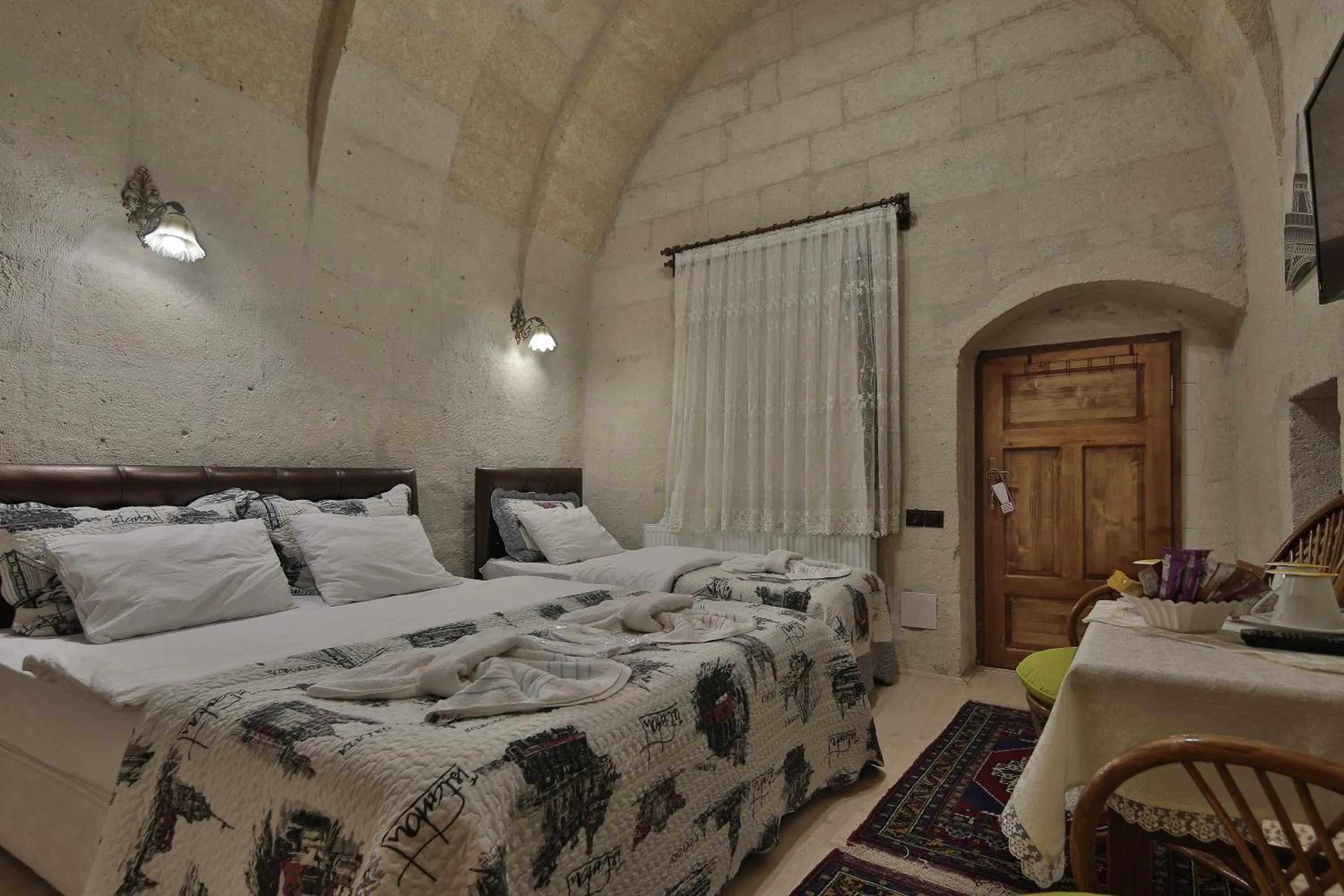 Shower, Bed in View Cave Hotel