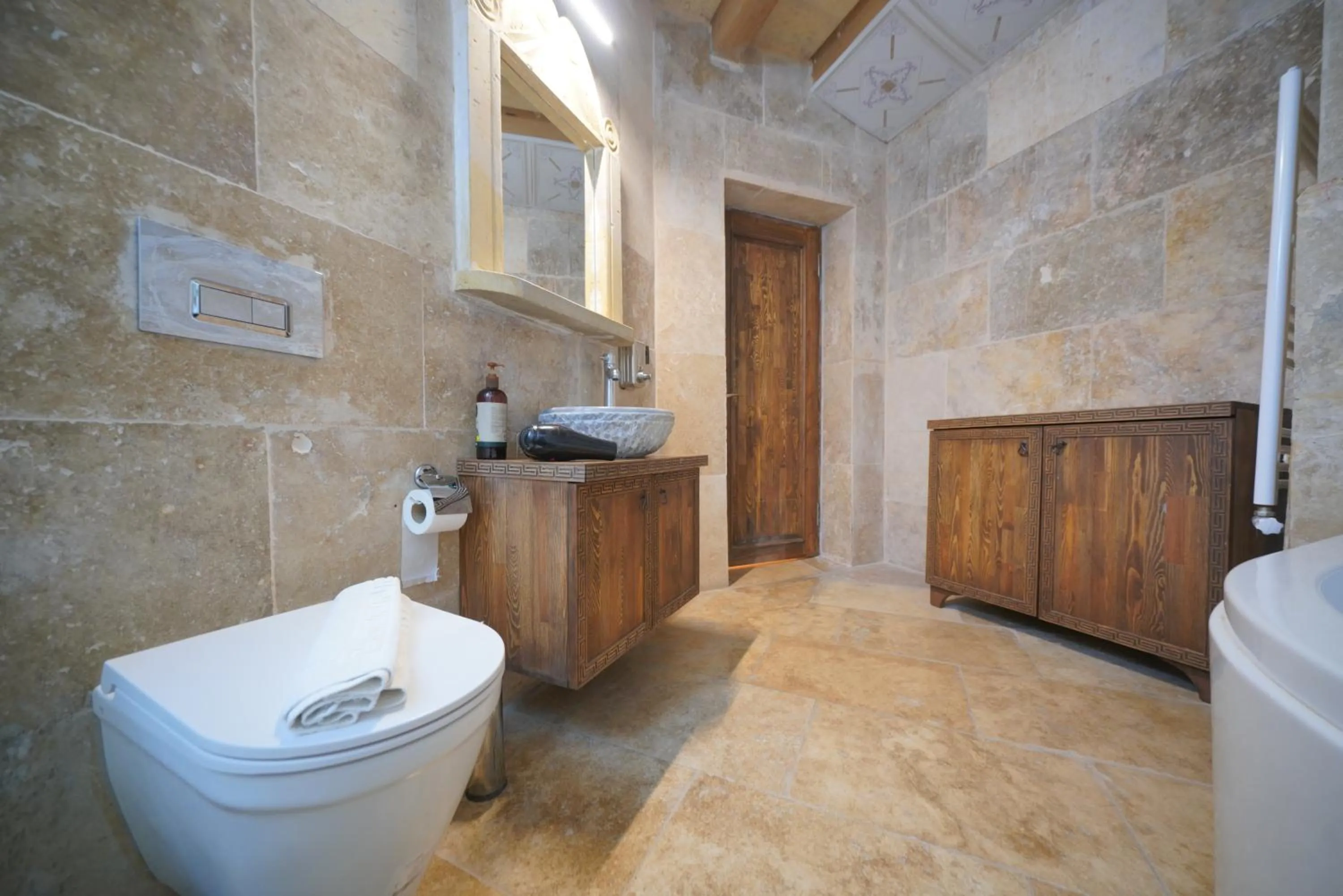 Toilet in View Cave Hotel