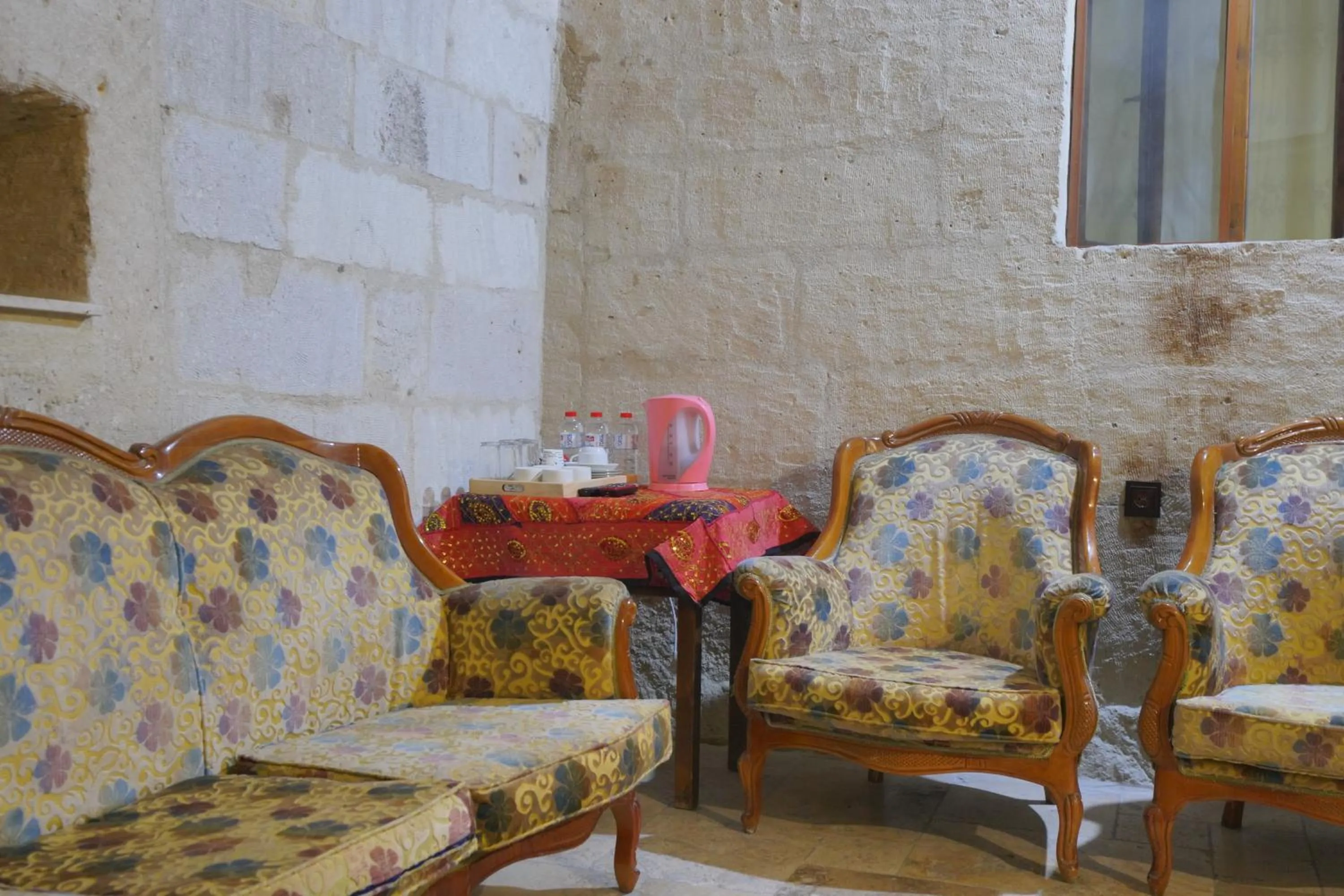 Coffee/tea facilities in View Cave Hotel