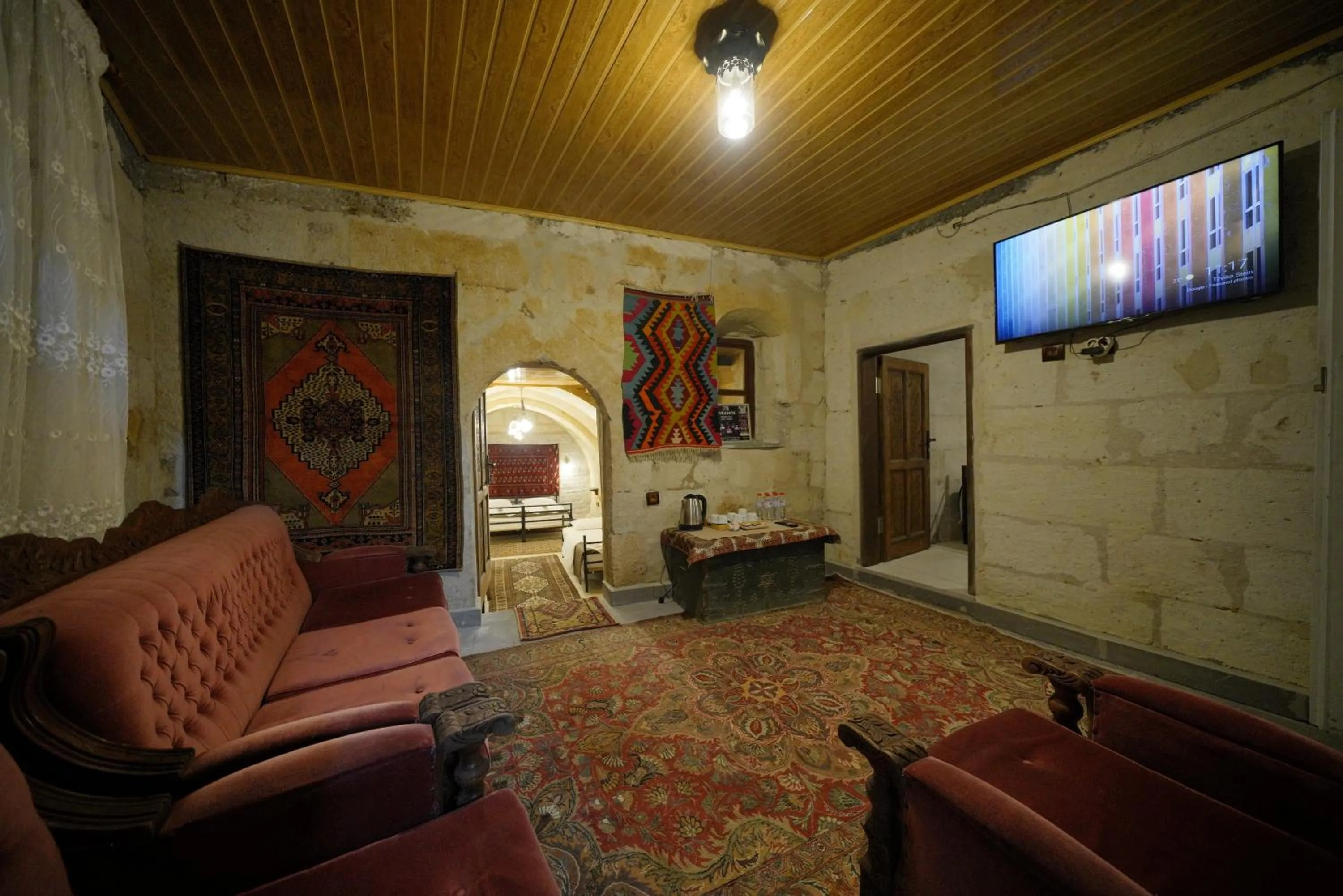 TV and multimedia in View Cave Hotel