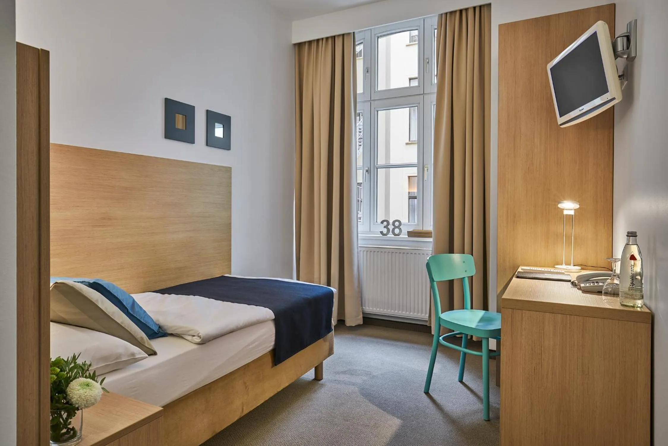 Bedroom, Bed in Hotel 38