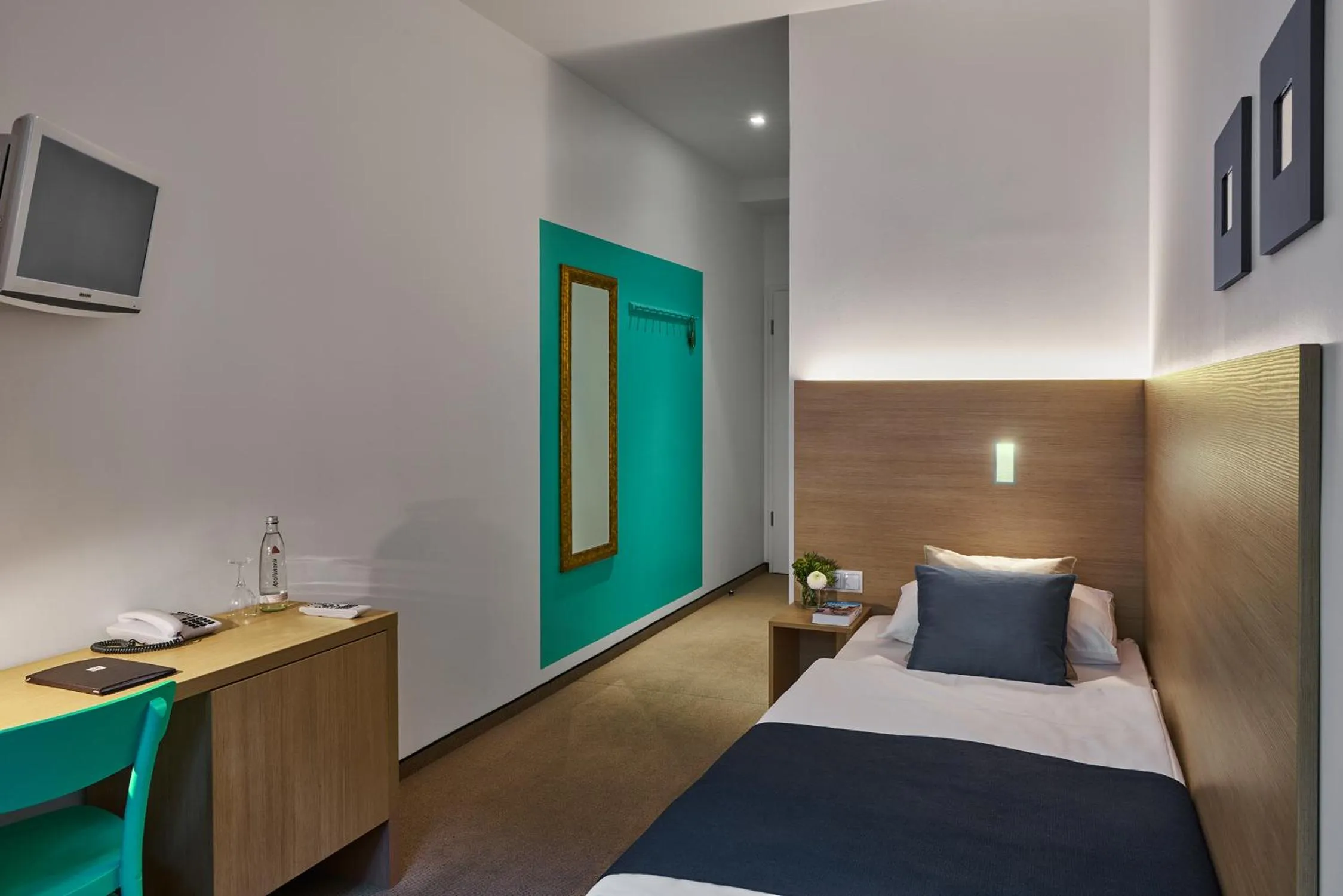 Bedroom, Bed in Hotel 38