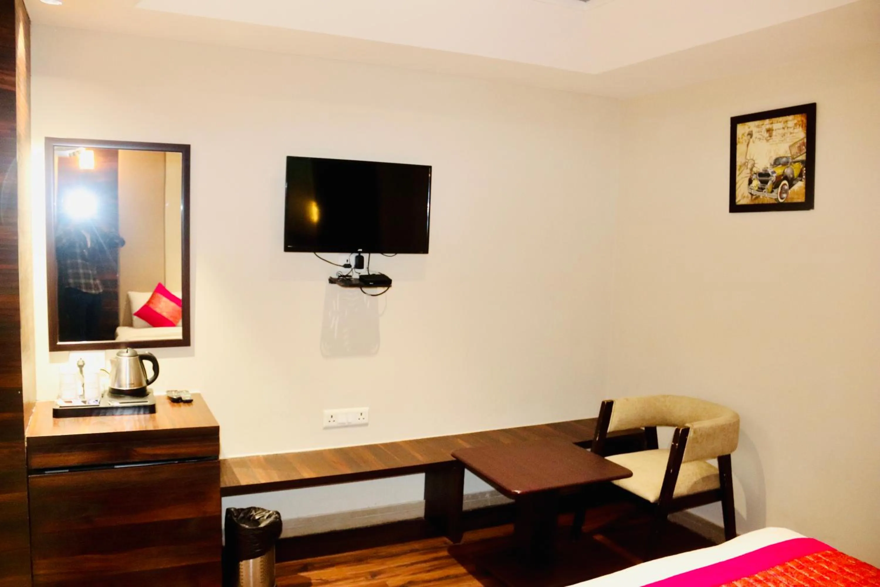 TV and multimedia, Bed in Hotel Magic Tree Karol Bagh Metro Station New Delhi