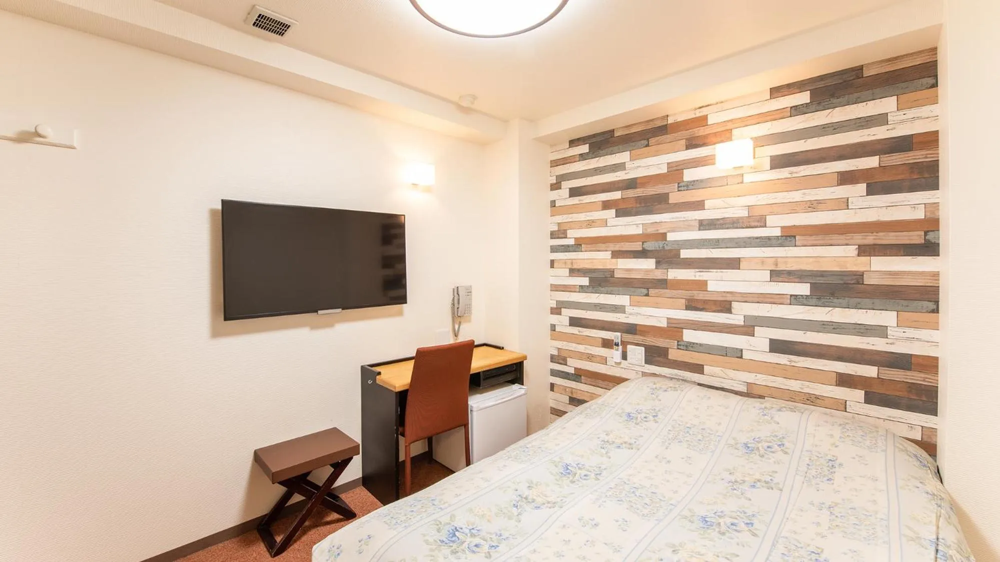 Bed in Yokohama Town Hotel