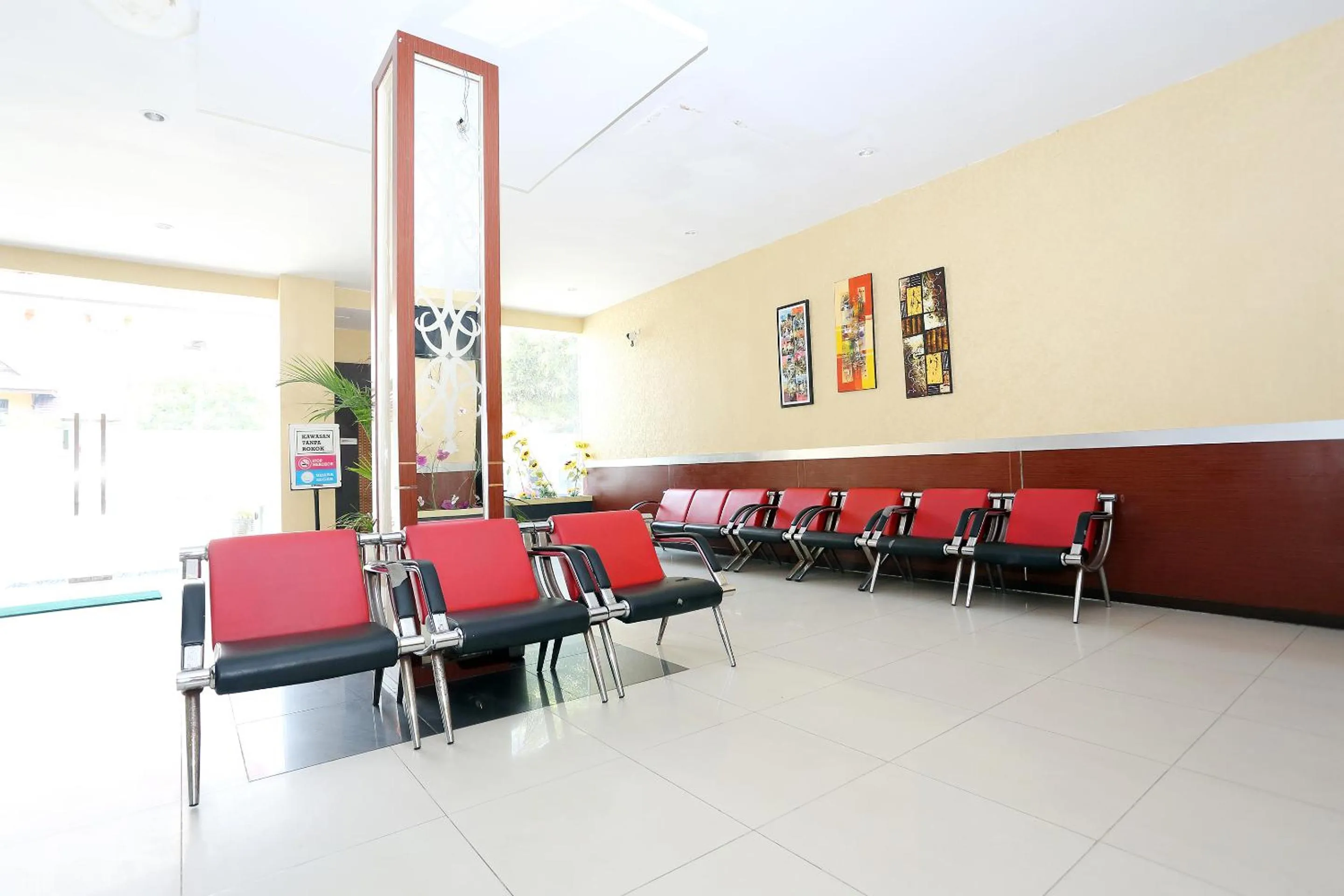 Lobby or reception in Sans Hotel City Inn Palangkaraya