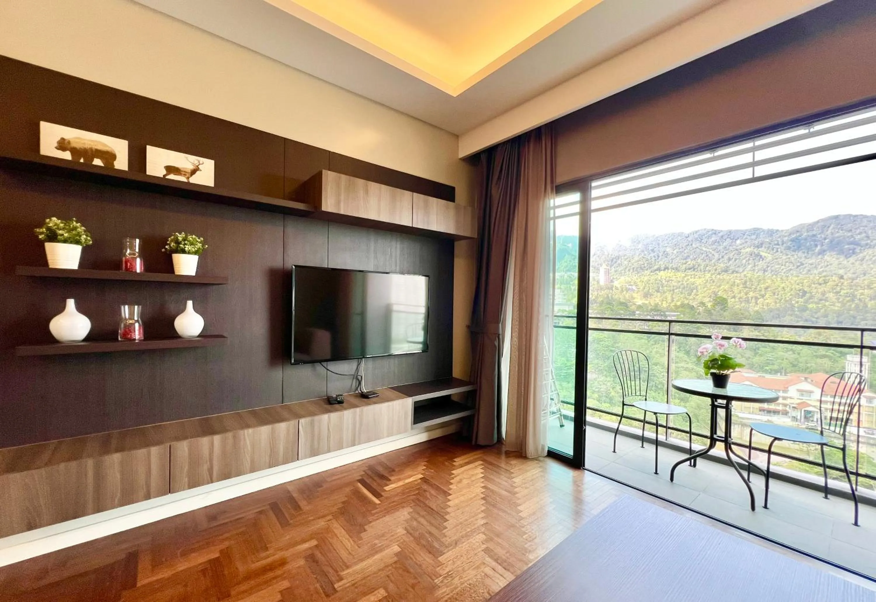 ELECTUS HOME at Vista Residences Genting - FREE WiFi & TV Box & Parking