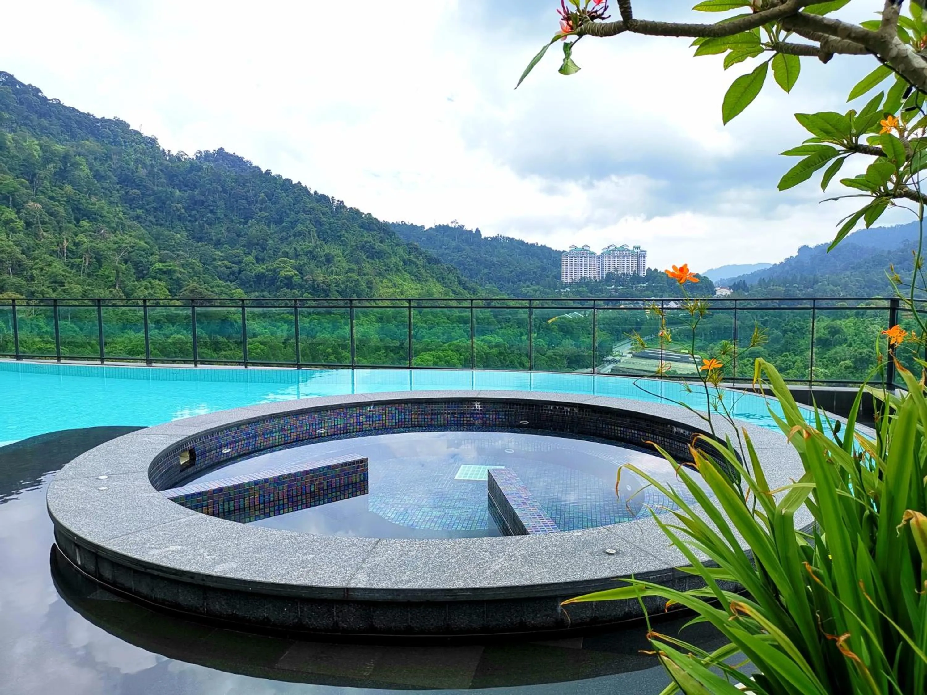 Hot Tub in ELECTUS HOME at Vista Residences Genting - FREE WiFi & TV Box & Parking