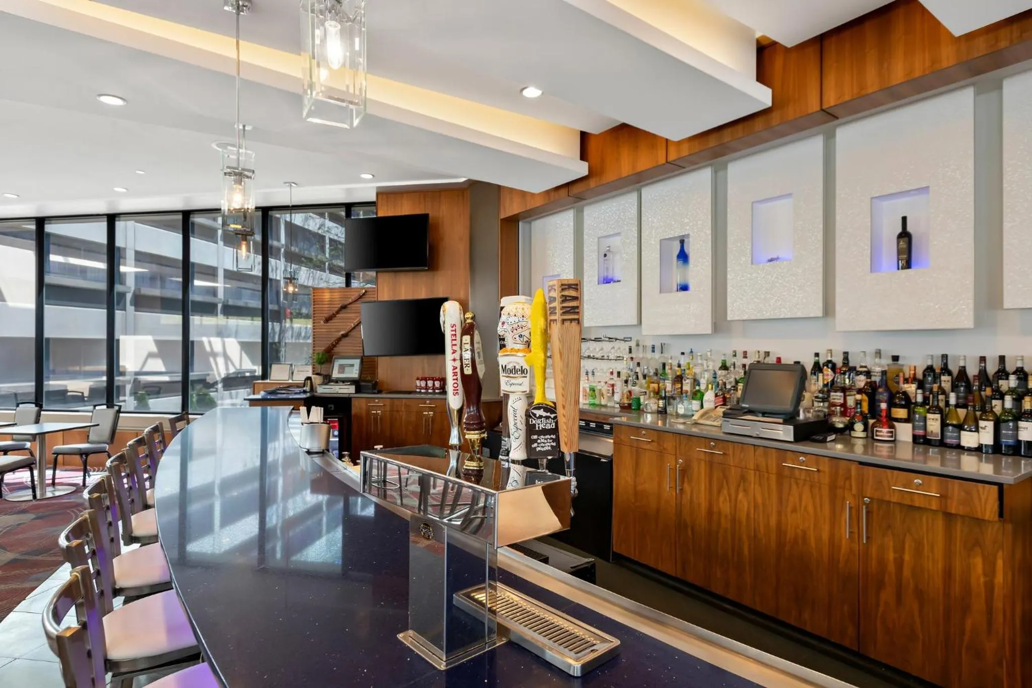 Lounge or bar in Crowne Plaza Princeton - Conference Center by IHG