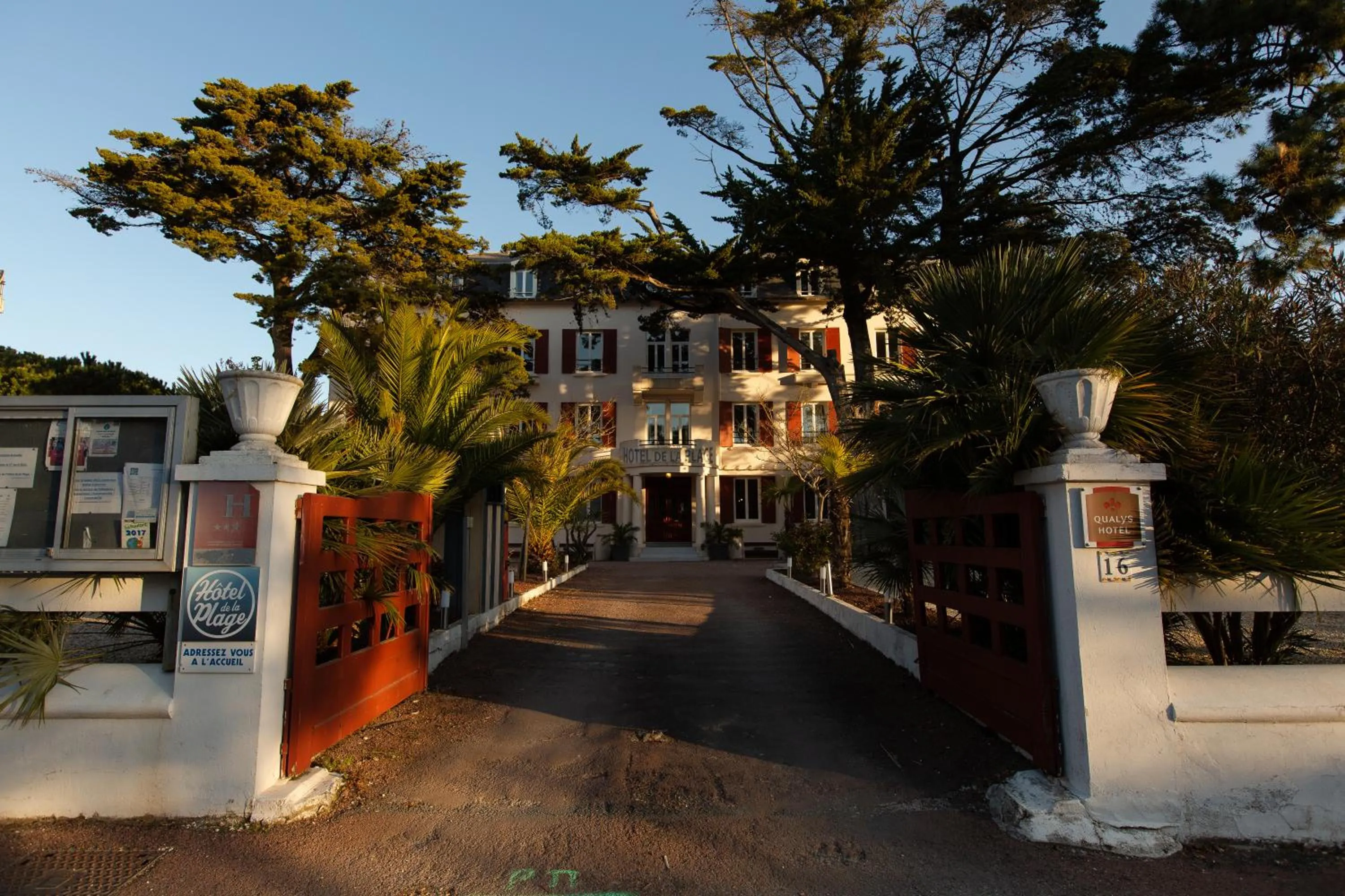 Facade/entrance in Hôtel de la Plage, Ronce-les-bains, La Tremblade