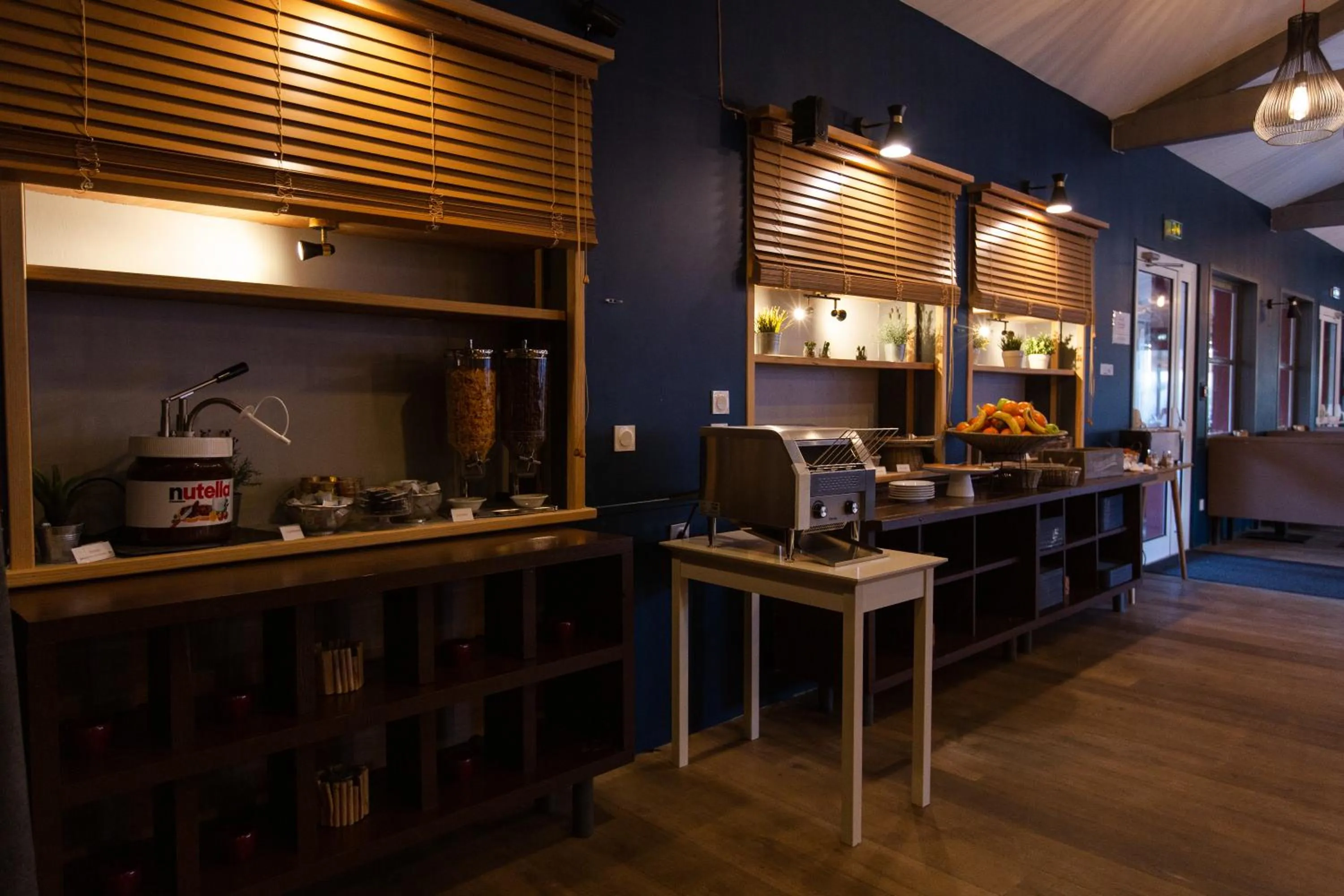 Breakfast, Kitchen/Kitchenette in Hôtel de la Plage, Ronce-les-bains, La Tremblade