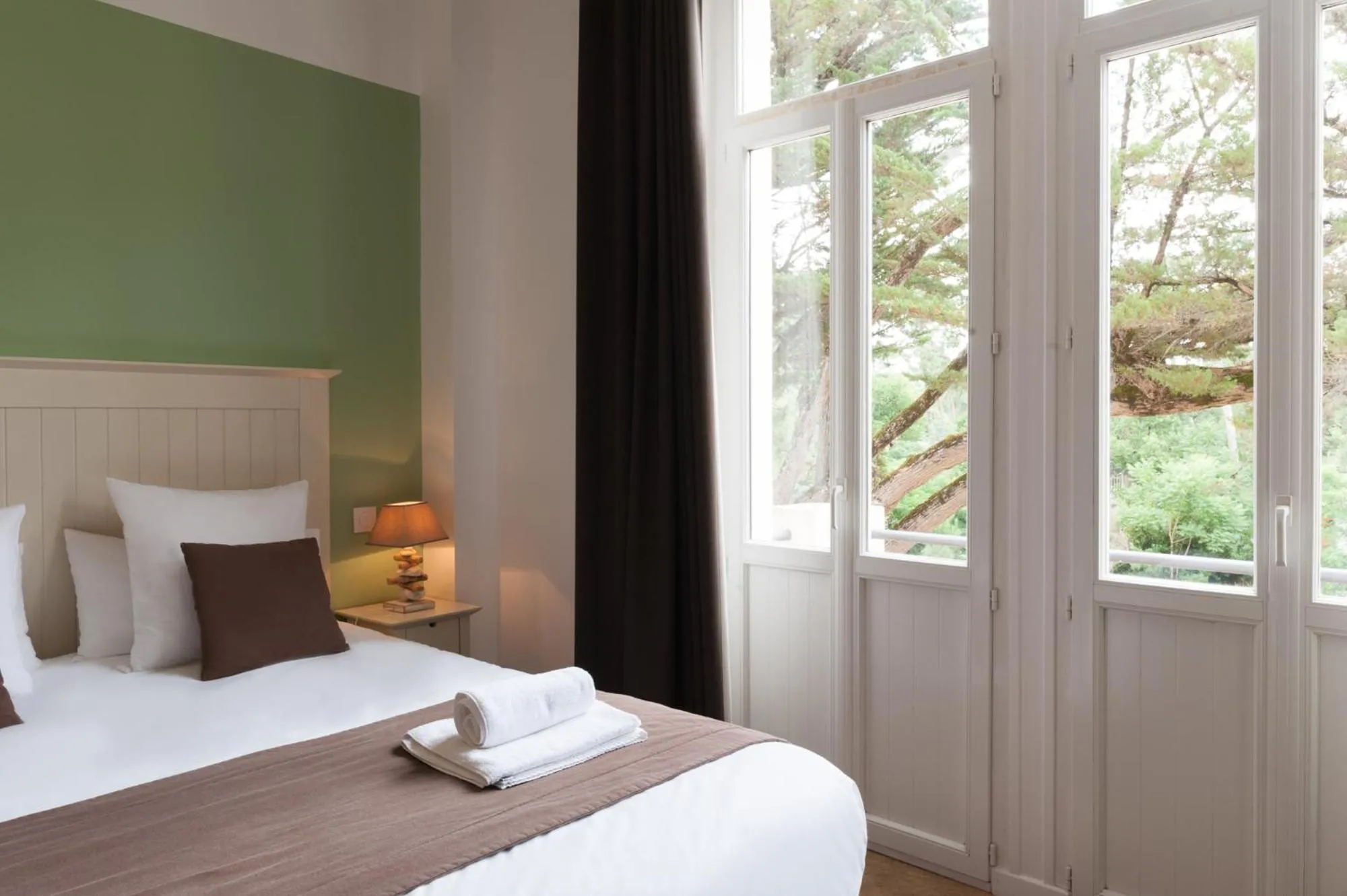 Bedroom, Bed in Hôtel de la Plage - Ronce-les-bains