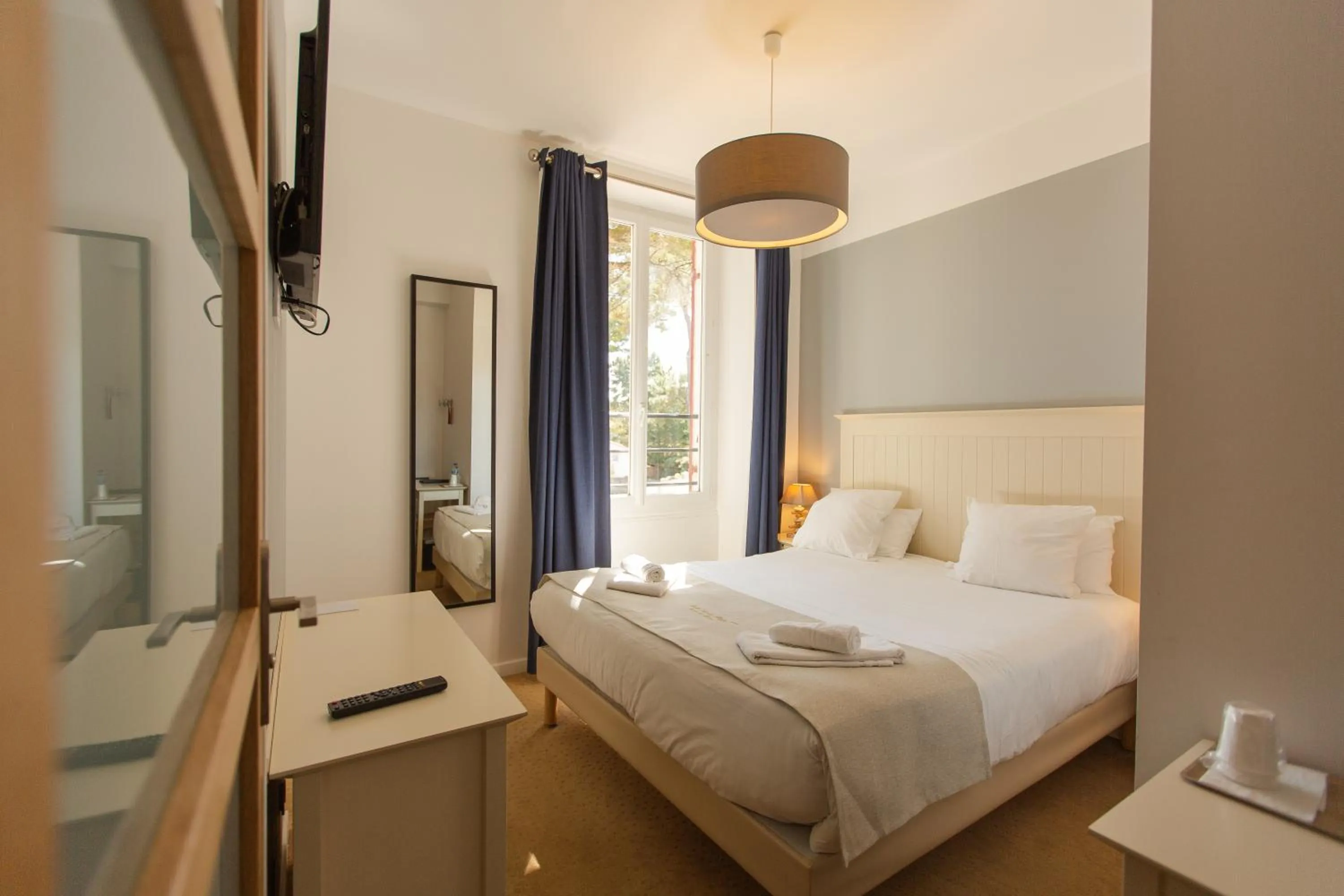 Photo of the whole room, Bed in Hôtel de la Plage, Ronce-les-bains, La Tremblade