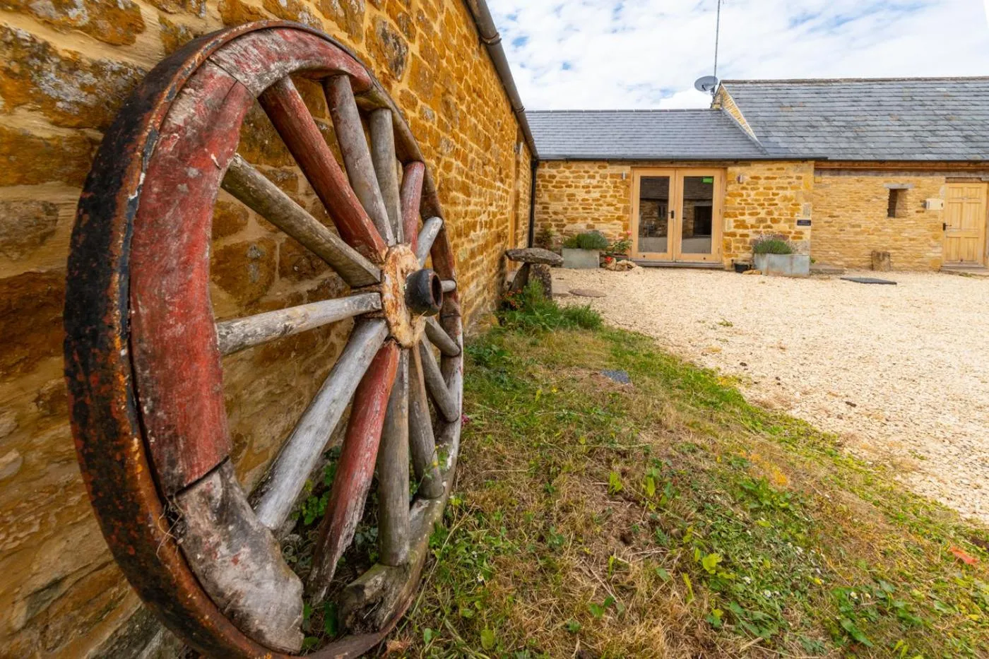 Garden view in Mill Cottage 2 - Ash Farm Cotswolds