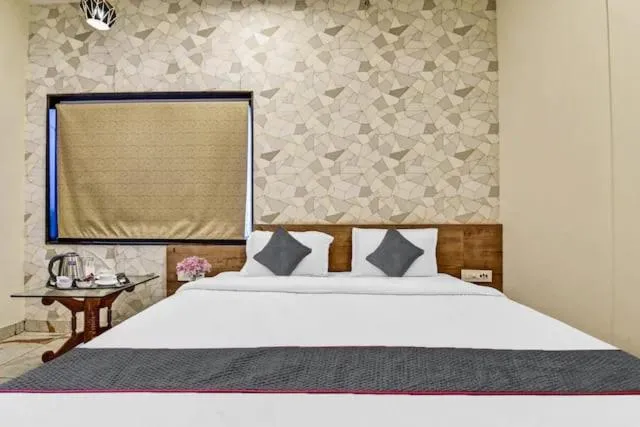 Bed in Hotel Shakun Palace