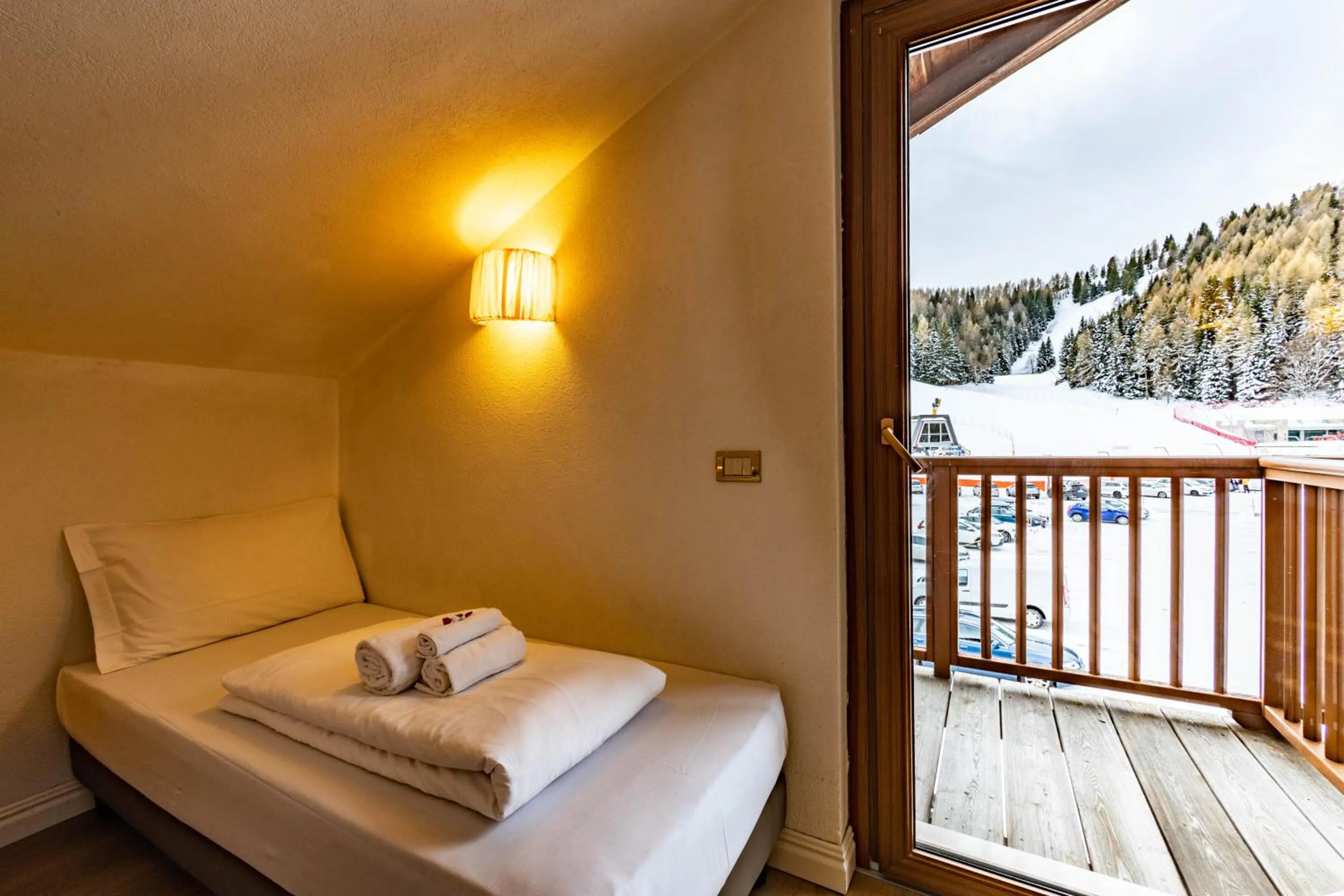 Bedroom, Bed in Hotel Grizzly "Ski-in Ski-out"