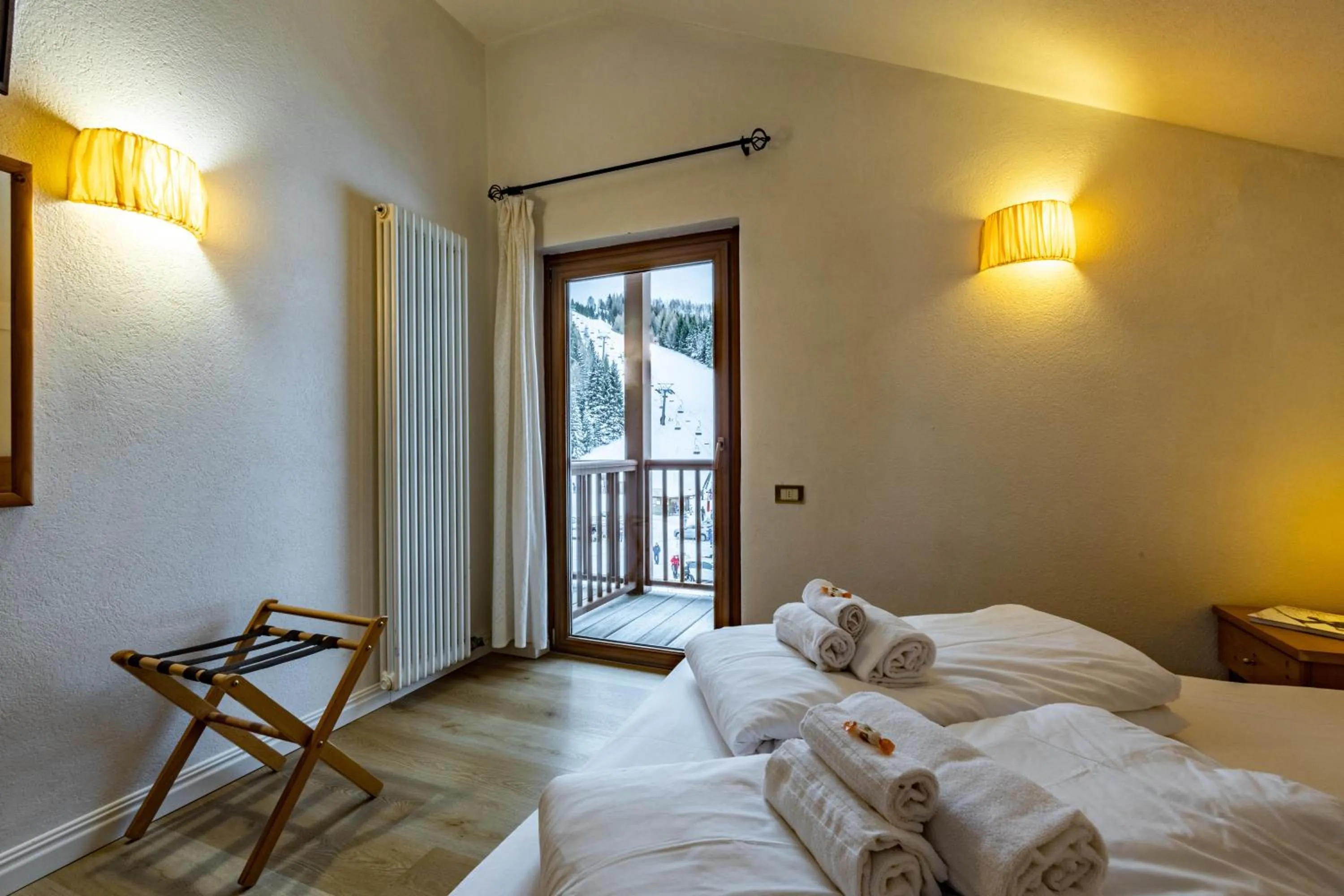 Bedroom, Bed in Hotel Grizzly "Ski-in Ski-out"