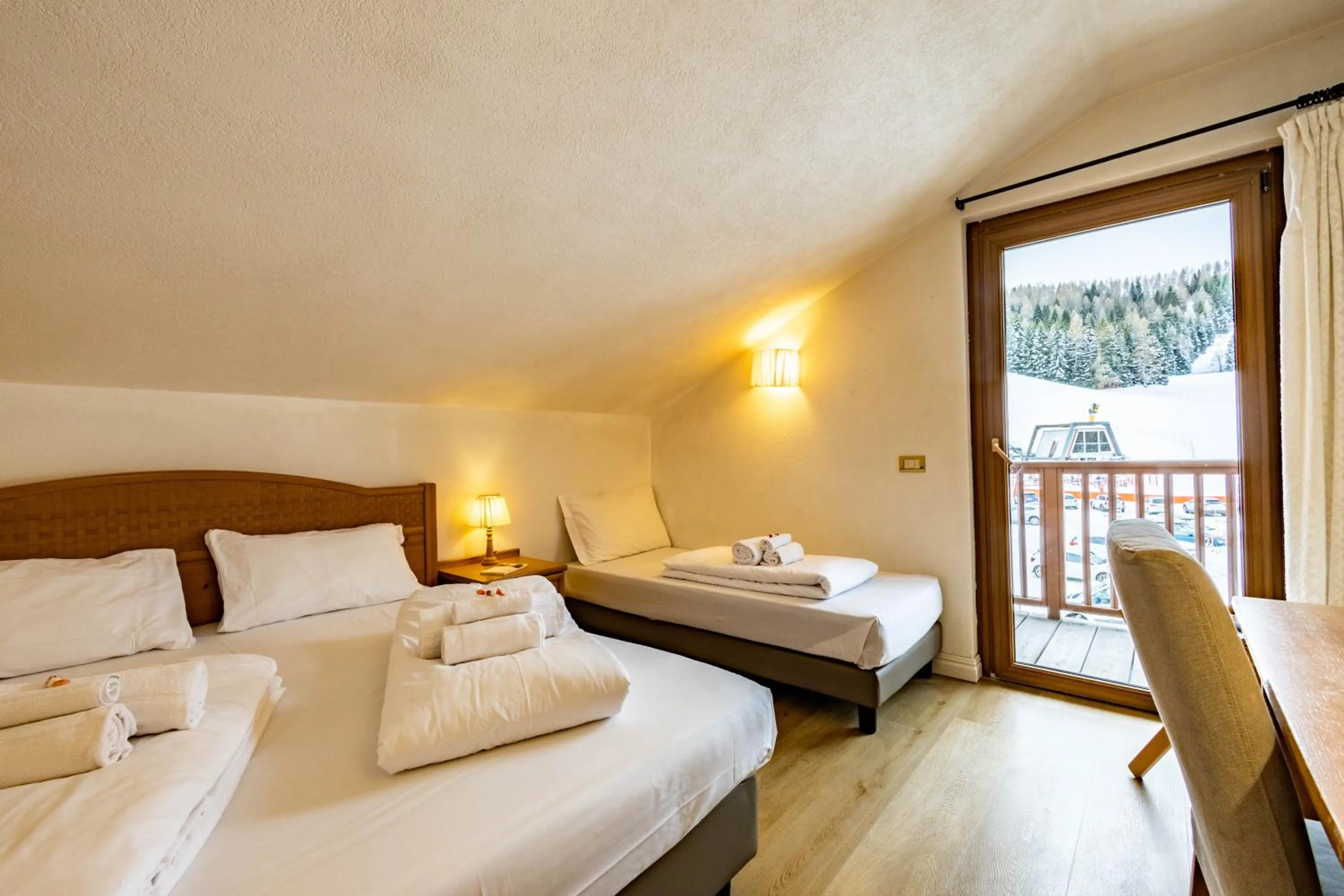 Bedroom, Bed in Hotel Grizzly "Ski-in Ski-out"