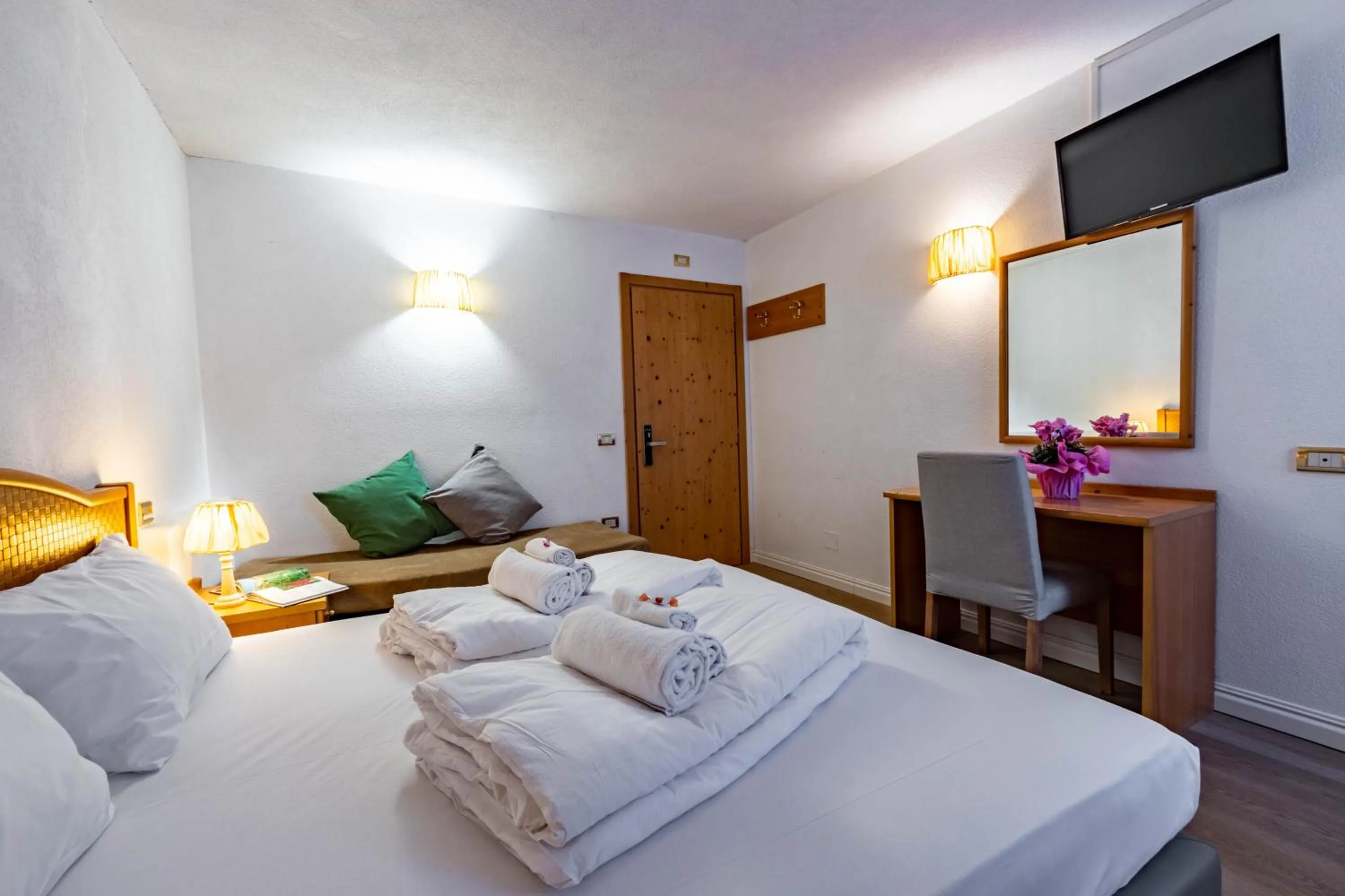 Bedroom, Bed in Hotel Grizzly "Ski-in Ski-out"