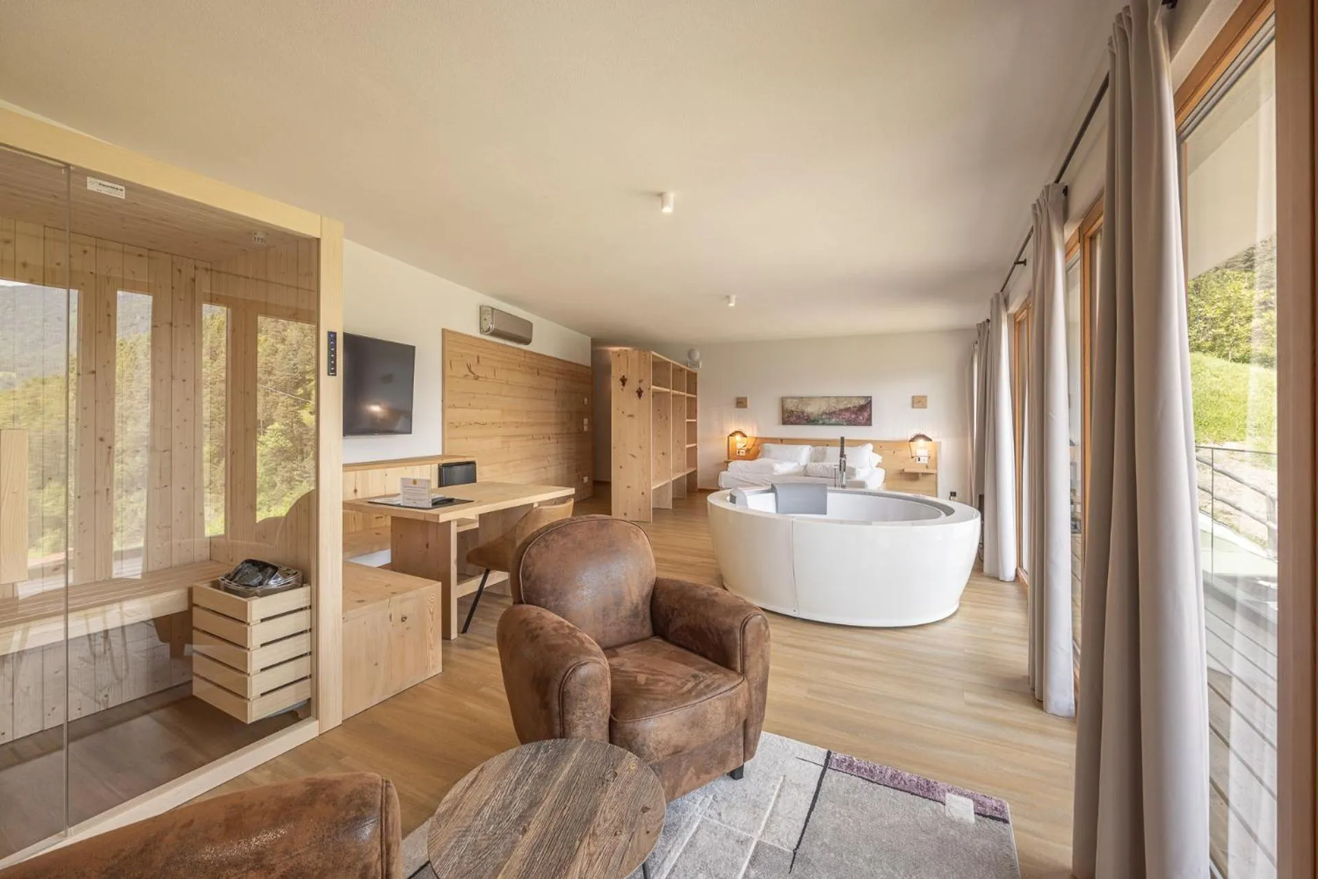 Hot Tub in Giallo Dolomiti Wellness