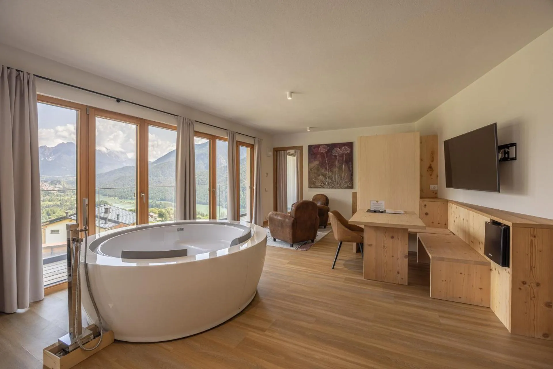 Hot Tub in Giallo Dolomiti Wellness