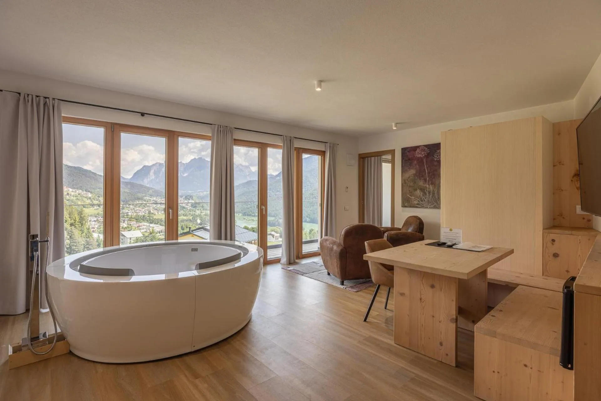 Hot Tub in Giallo Dolomiti Wellness