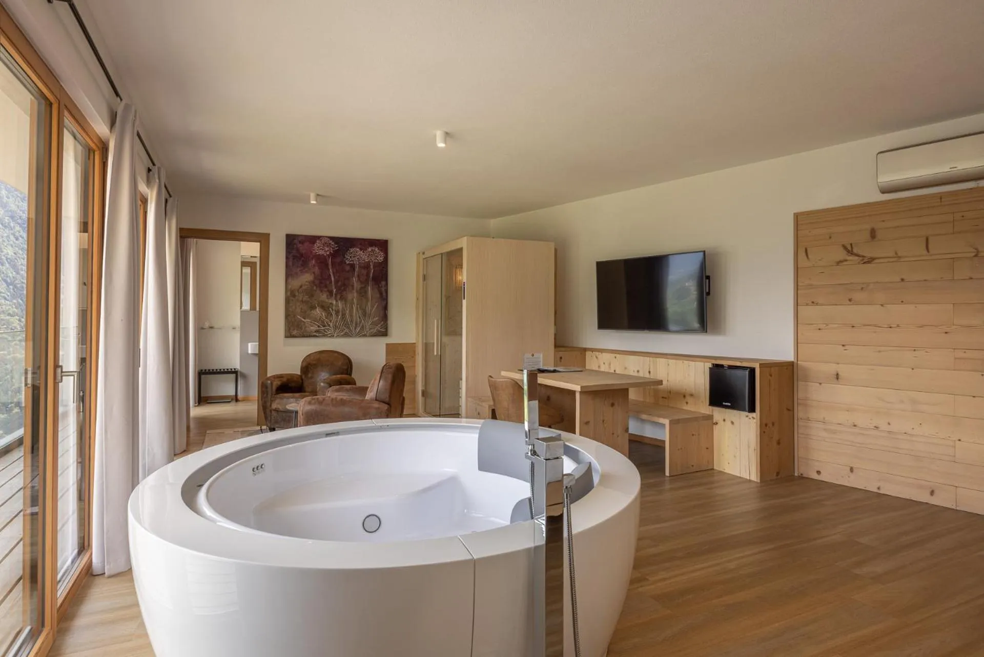 Hot Tub in Giallo Dolomiti Wellness