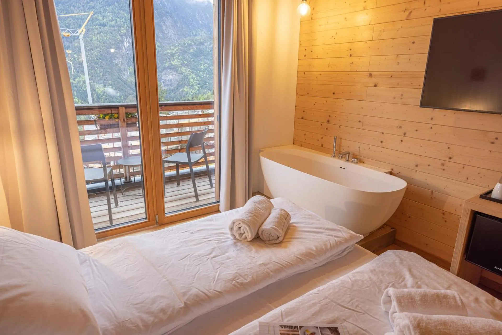 Hot Tub, Bed in Giallo Dolomiti Wellness