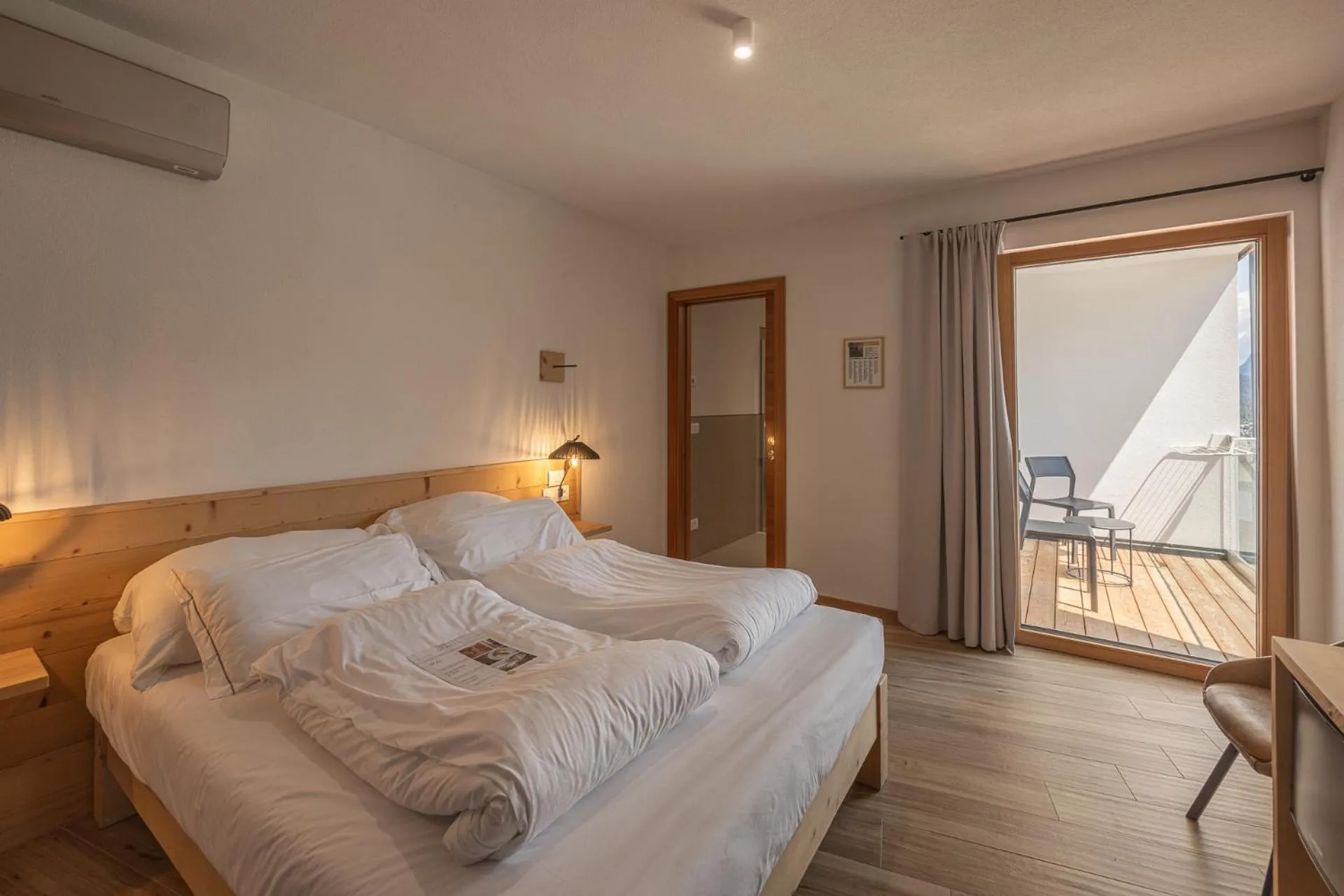 Bedroom, Bed in Giallo Dolomiti Wellness